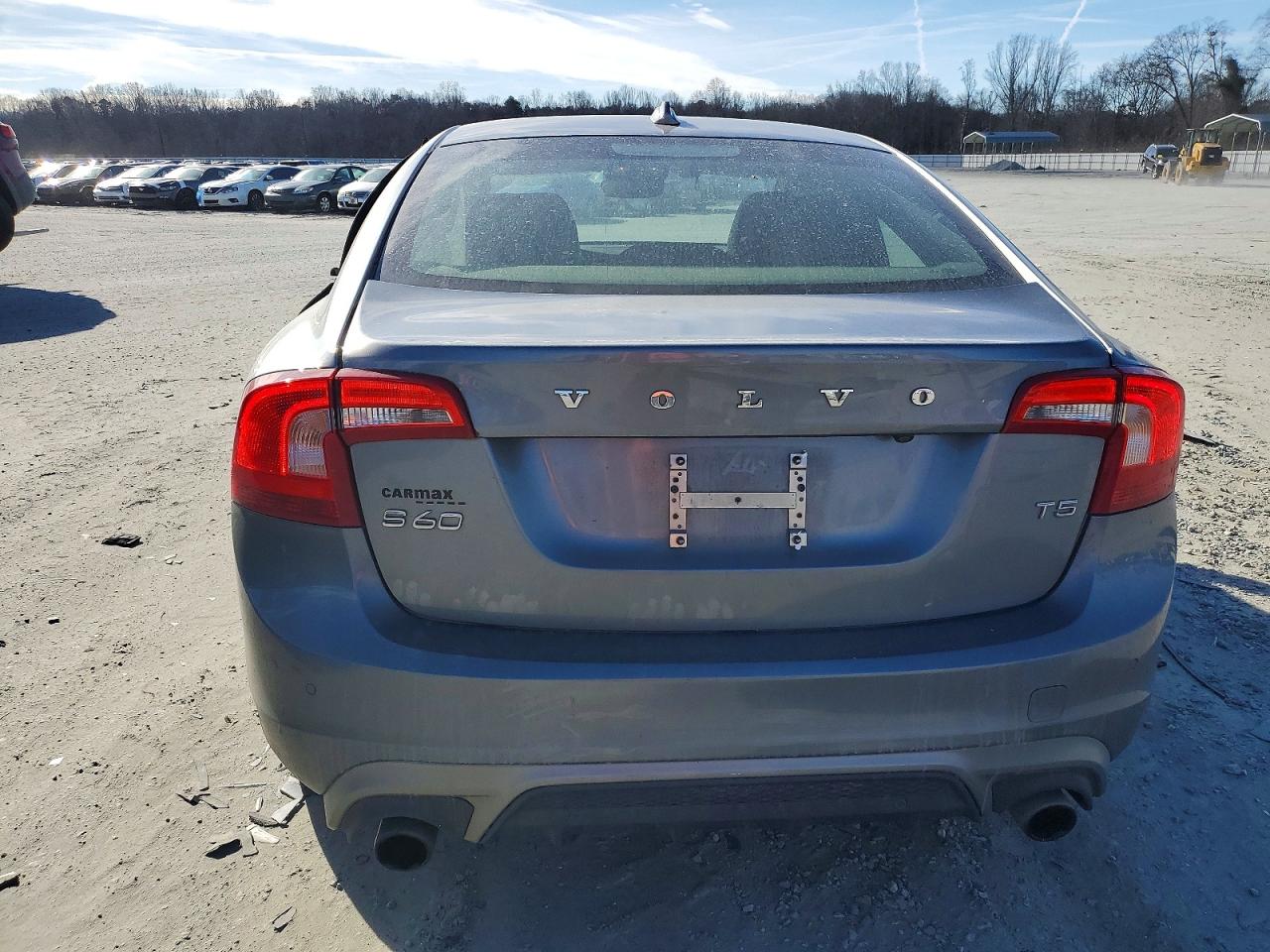 2018 VOLVO S60 DYNAMIC photo 6