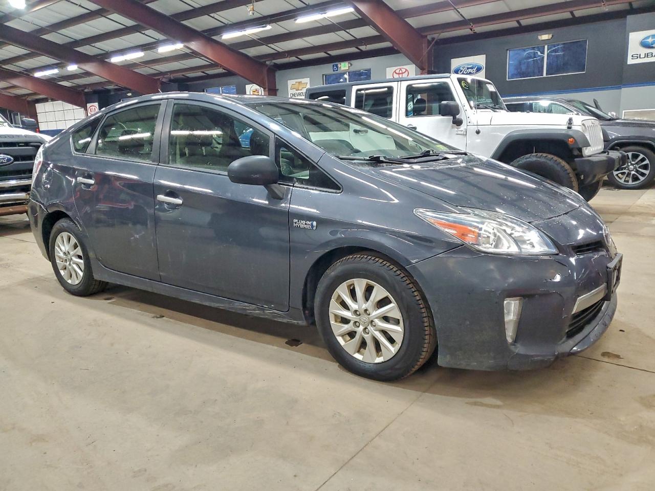 2014 TOYOTA PRIUS PLUG-IN photo 7