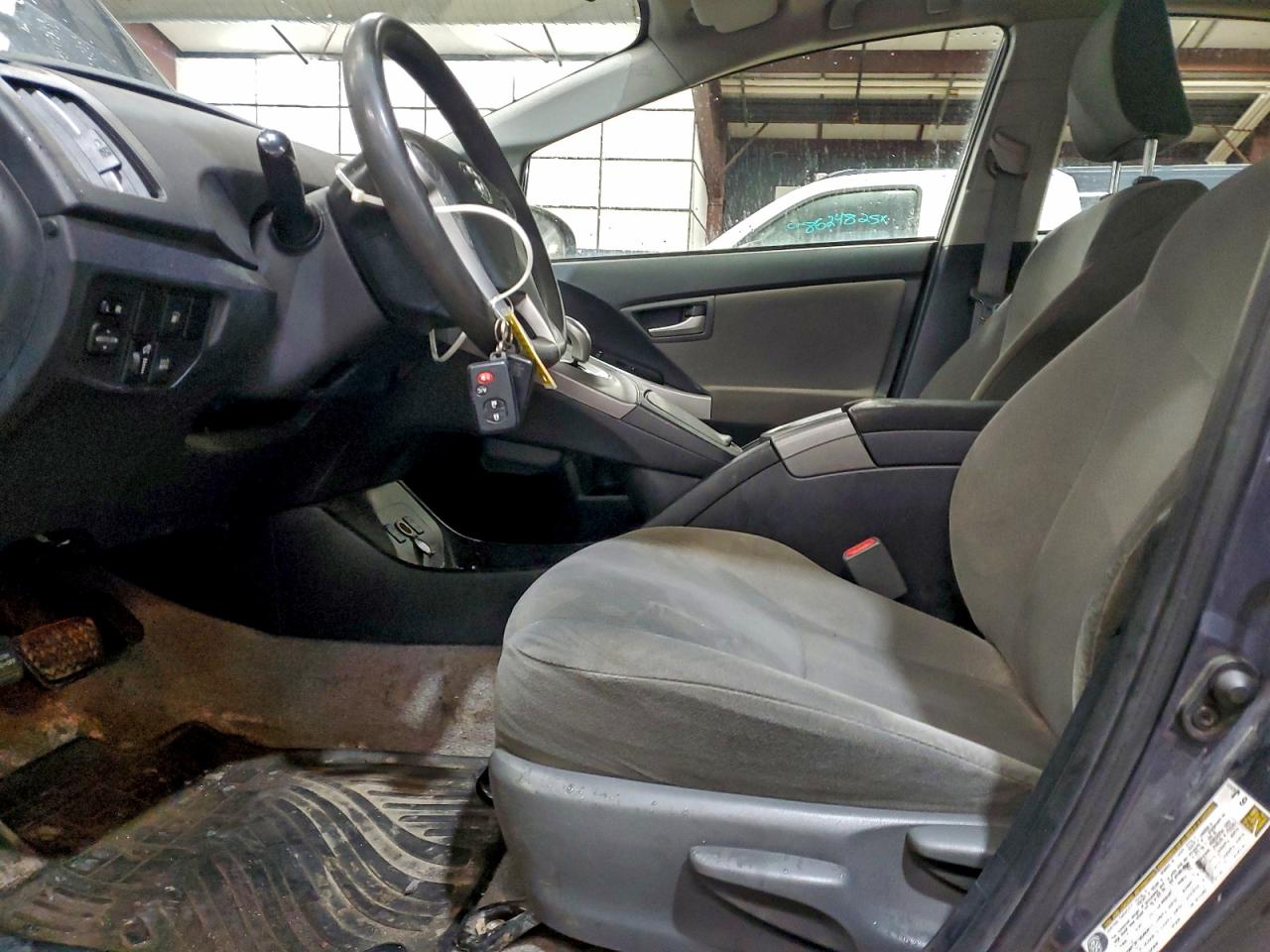 2014 TOYOTA PRIUS PLUG-IN photo 13