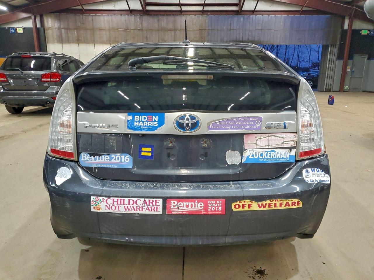 2014 TOYOTA PRIUS PLUG-IN photo 11
