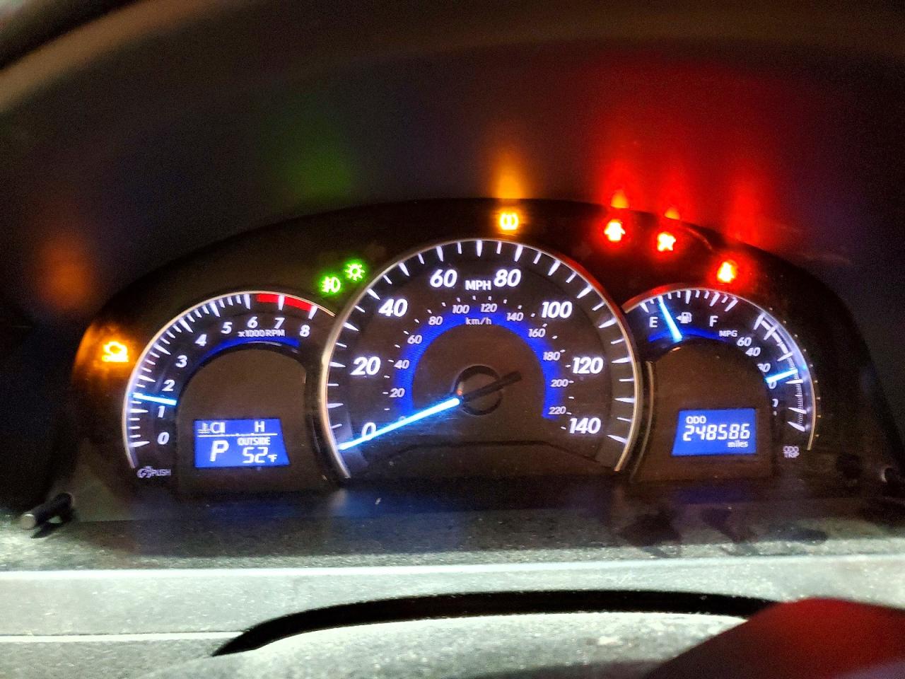 2013 TOYOTA CAMRY L photo 9