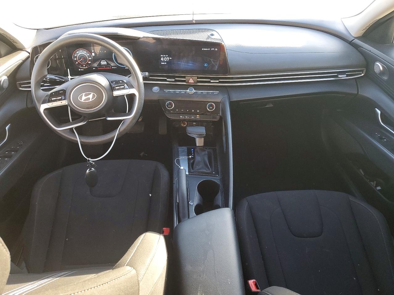 2024 HYUNDAI ELANTRA SEL photo 8