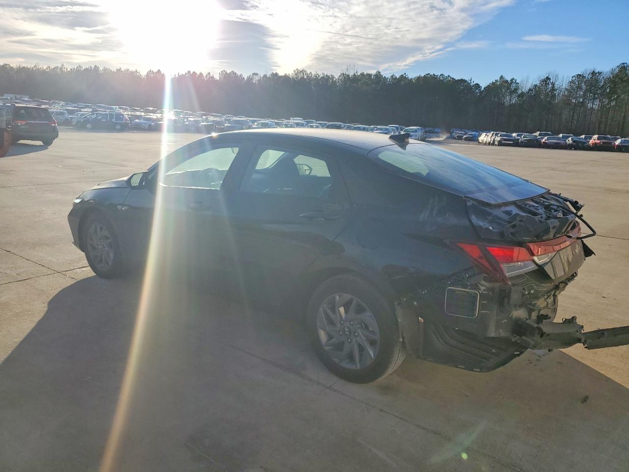 2024 HYUNDAI ELANTRA SEL photo 2