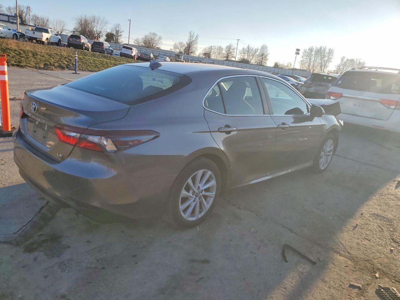 2021 TOYOTA CAMRY LE photo 3