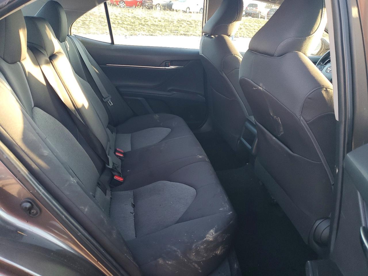 2021 TOYOTA CAMRY LE photo 10