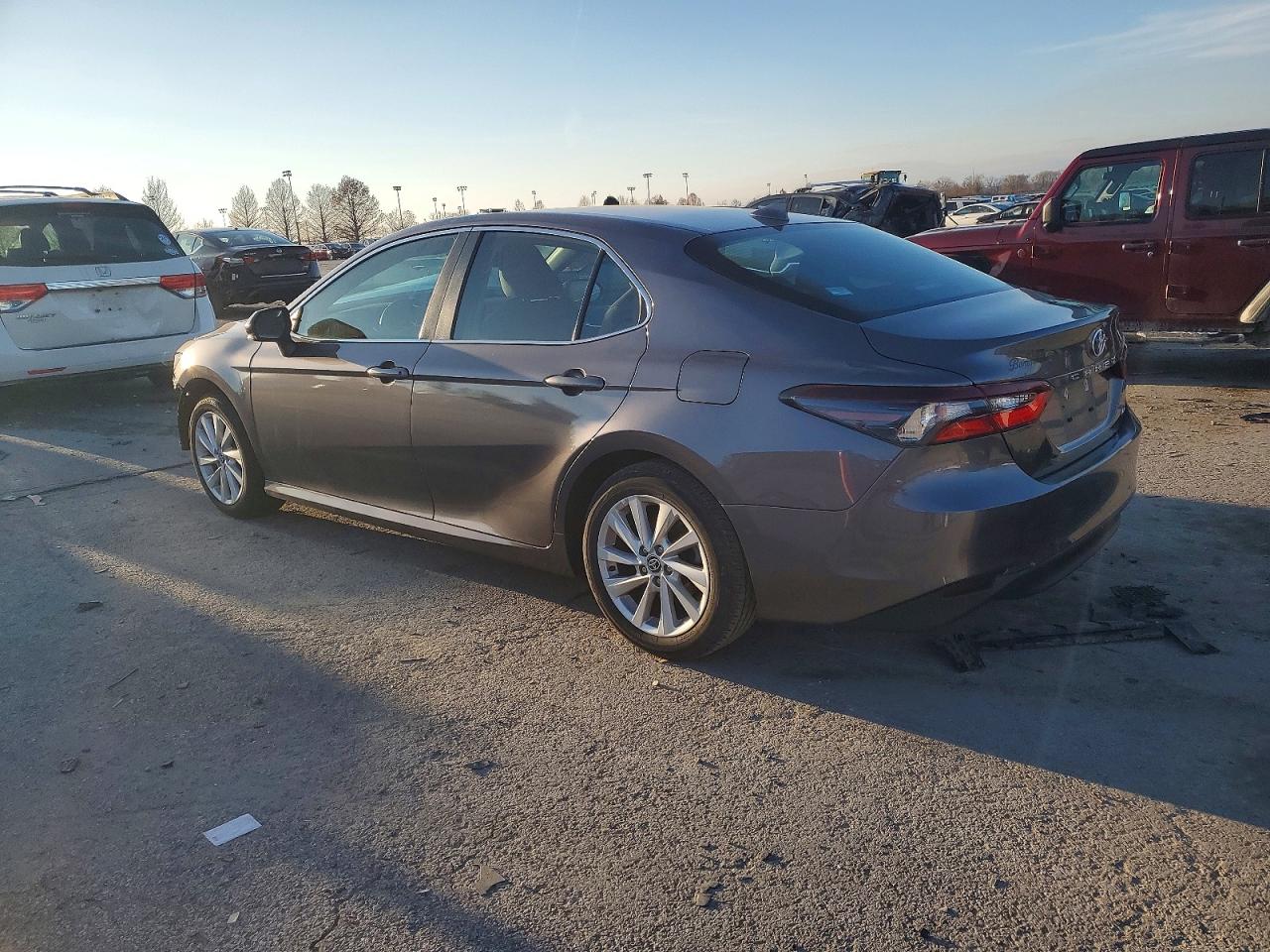 2021 TOYOTA CAMRY LE photo 2