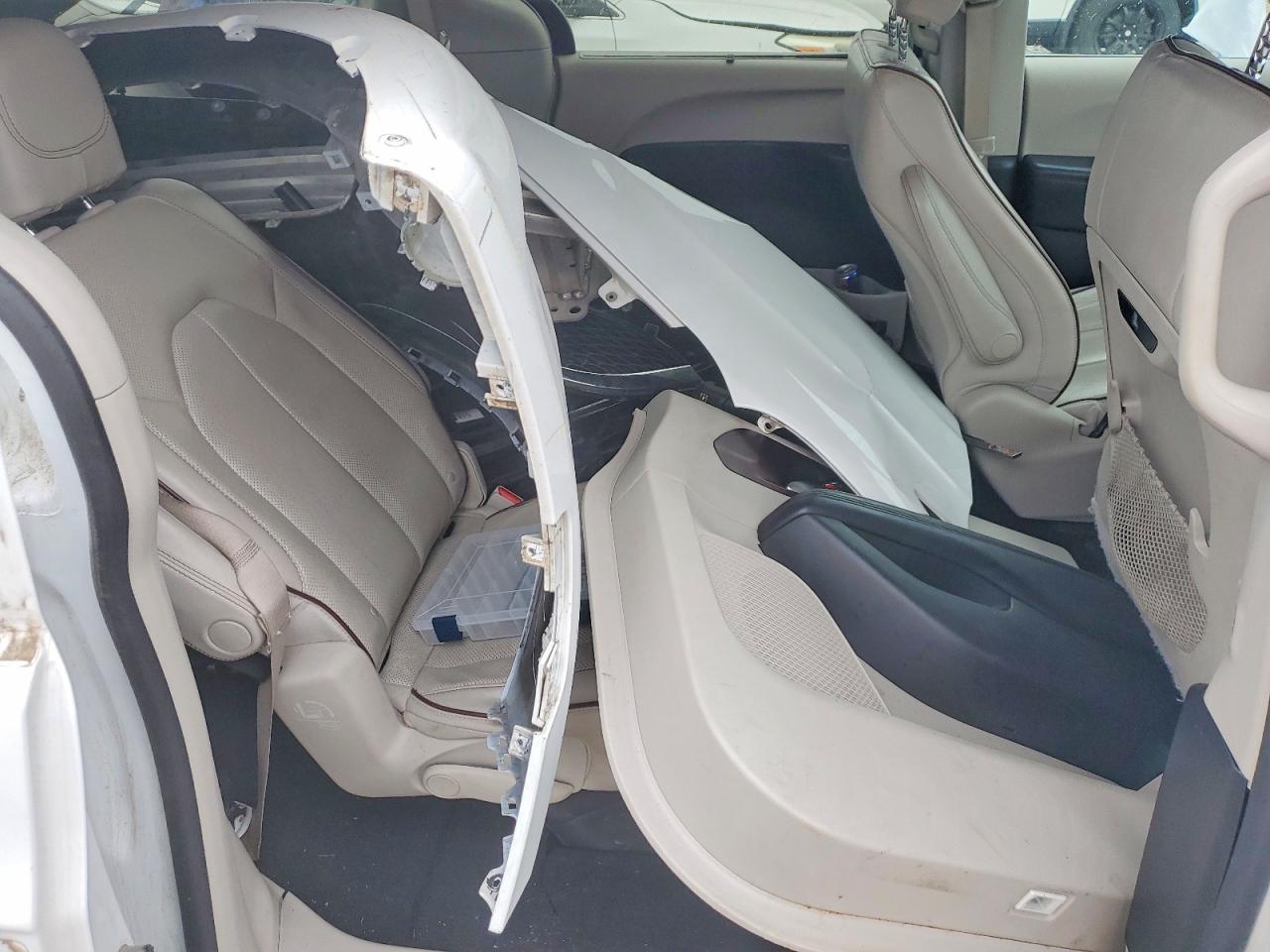 2019 CHRYSLER PACIFICA LIMITED photo 11