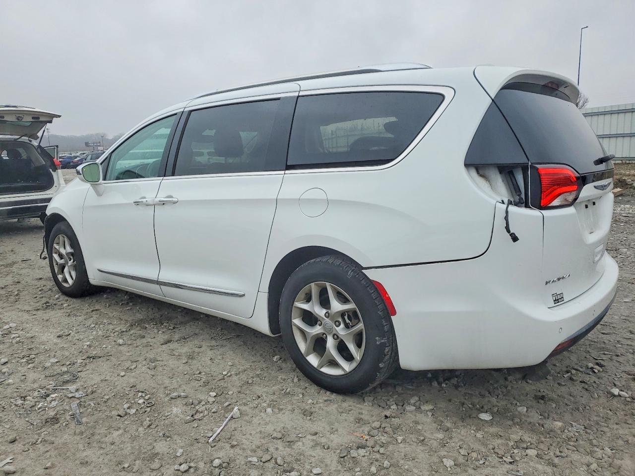 2019 CHRYSLER PACIFICA LIMITED photo 2