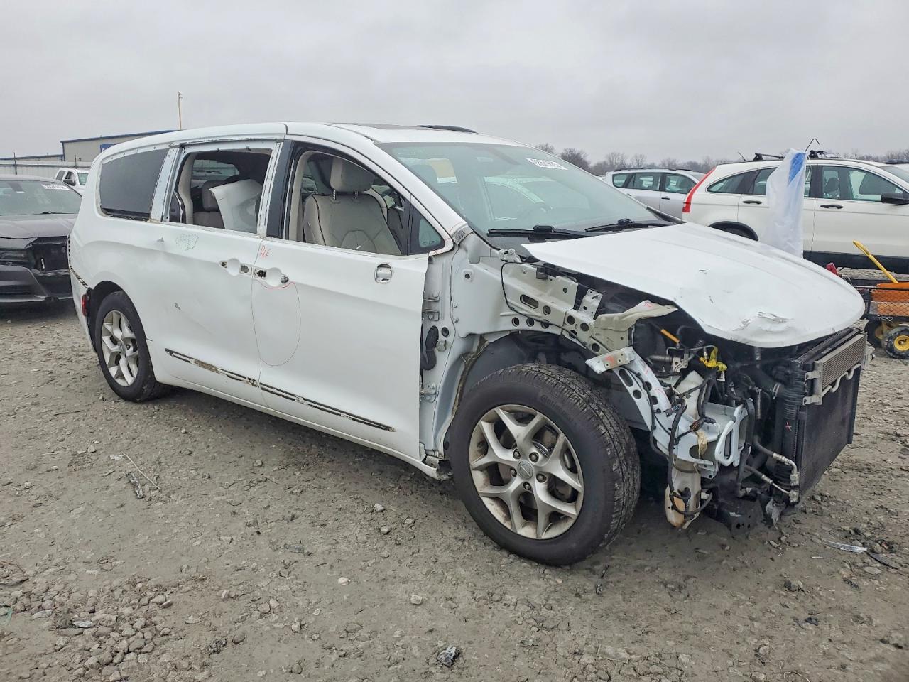 2019 CHRYSLER PACIFICA LIMITED photo 4
