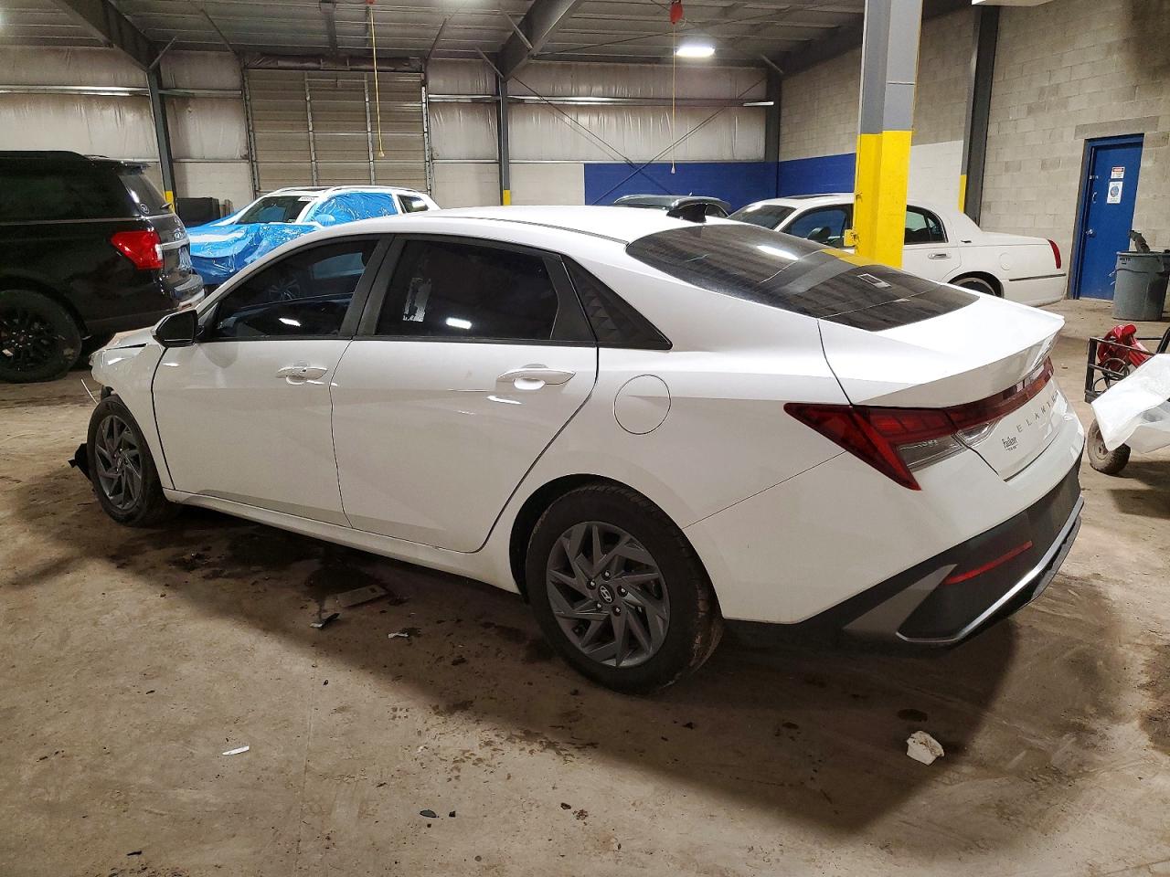 2024 HYUNDAI ELANTRA BLUE photo 2