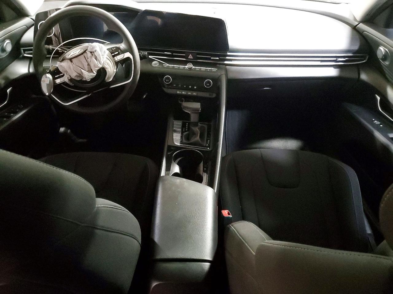 2024 HYUNDAI ELANTRA BLUE photo 8