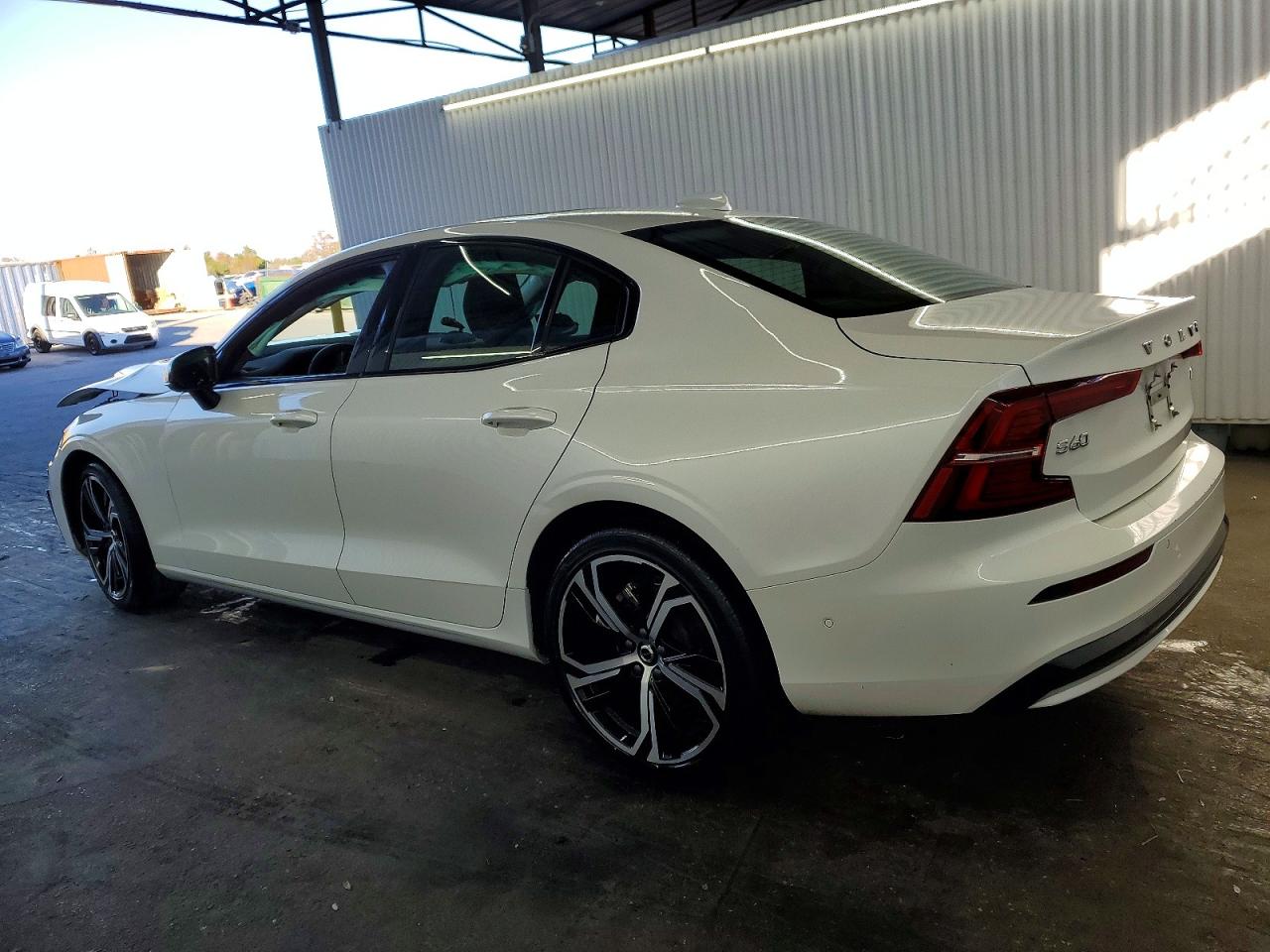 2024 VOLVO S60 PLUS photo 2