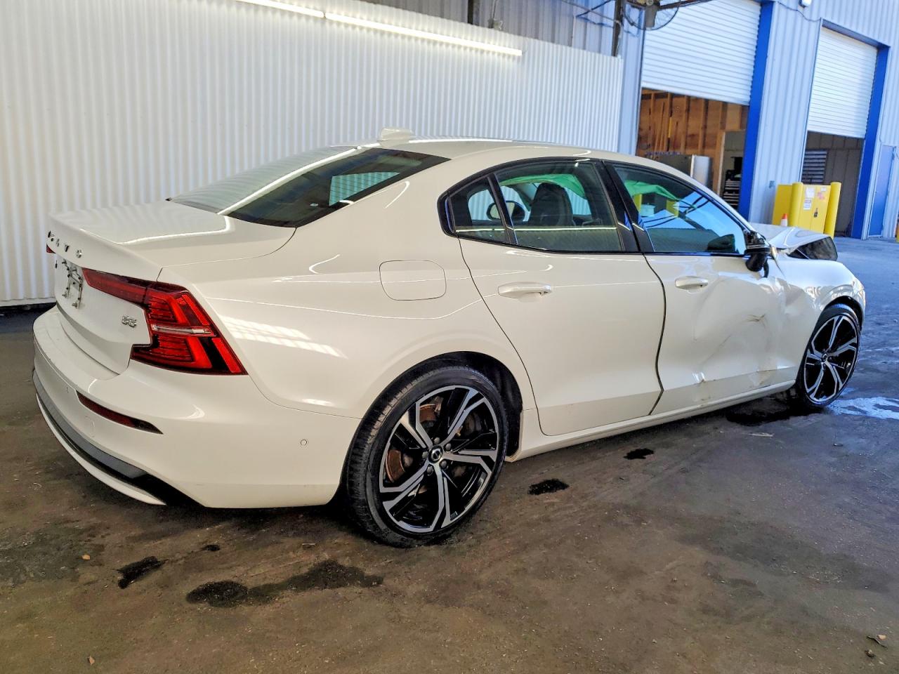 2024 VOLVO S60 PLUS photo 3