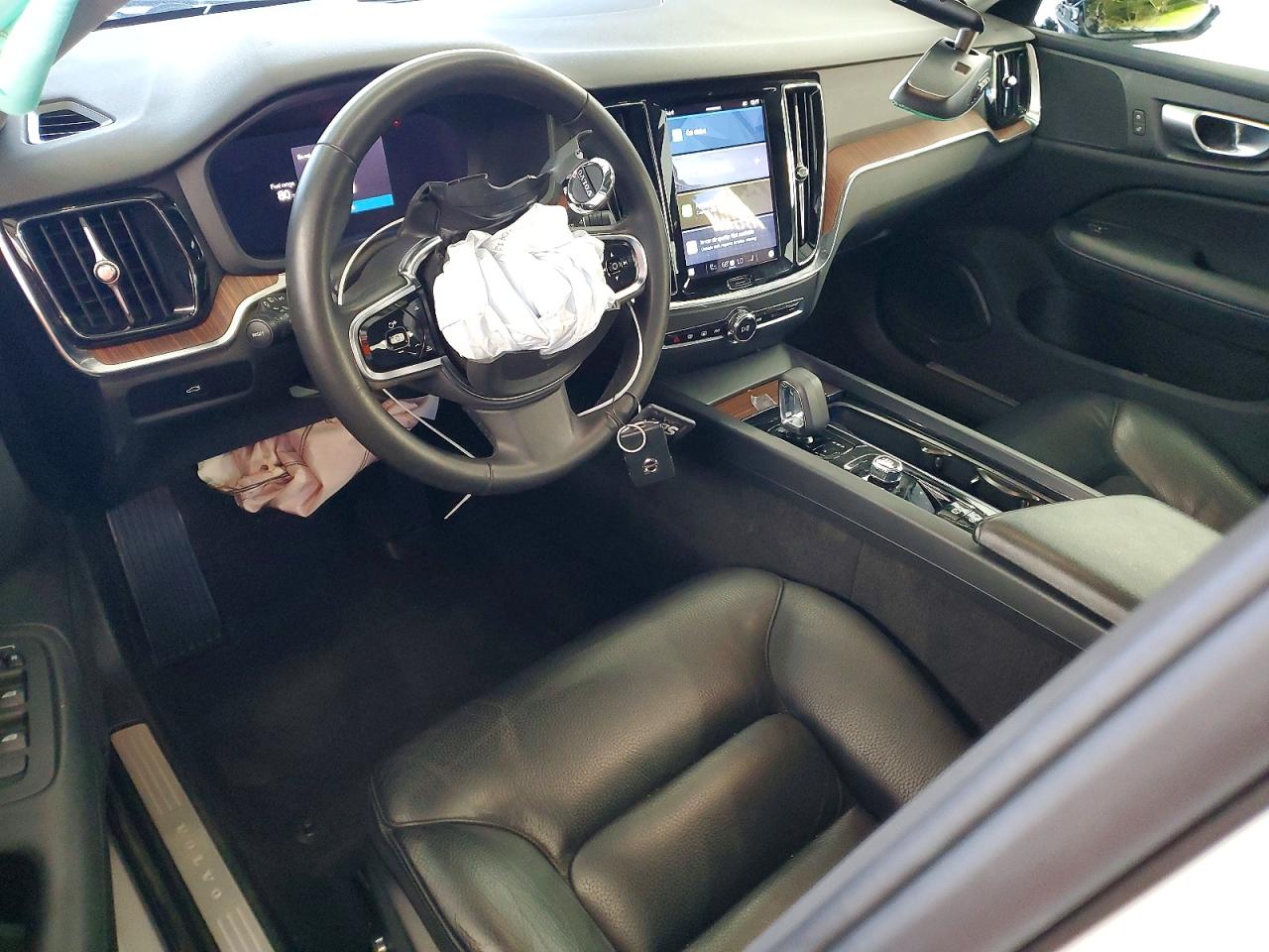 2024 VOLVO S60 PLUS photo 8