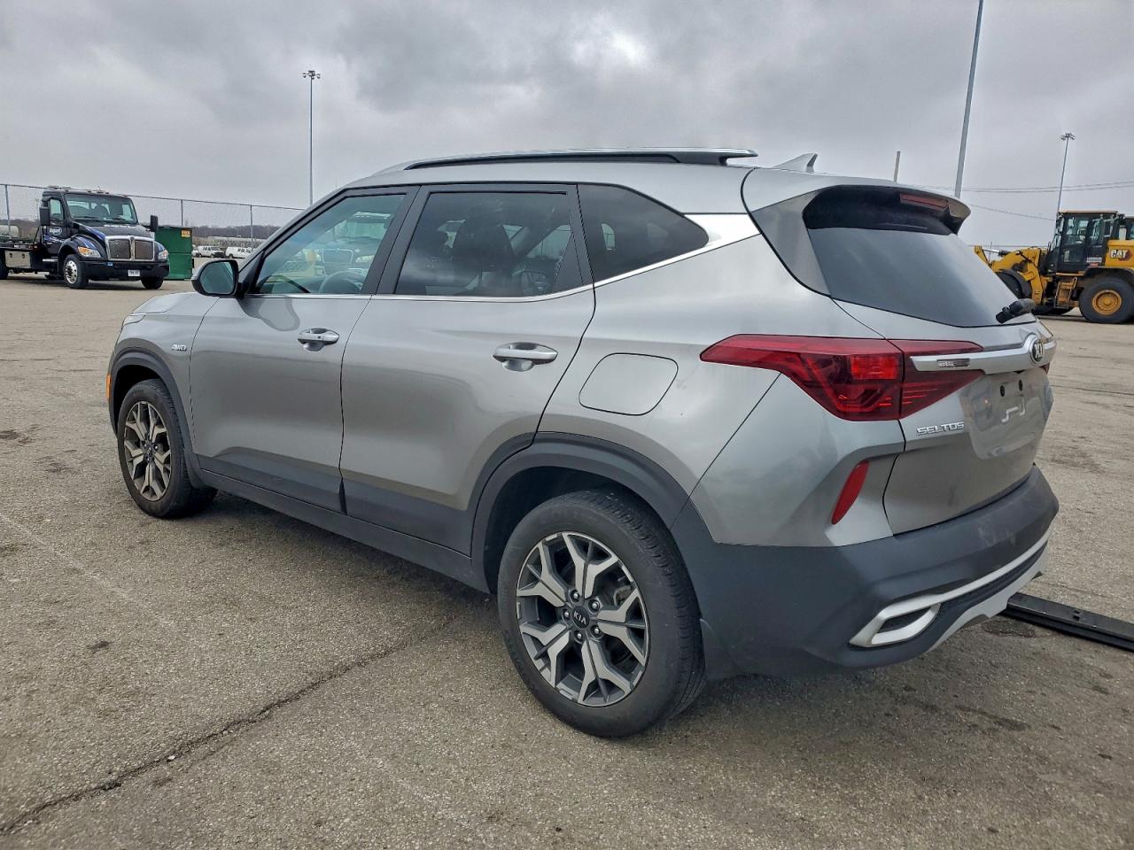 2021 KIA SELTOS EX photo 2