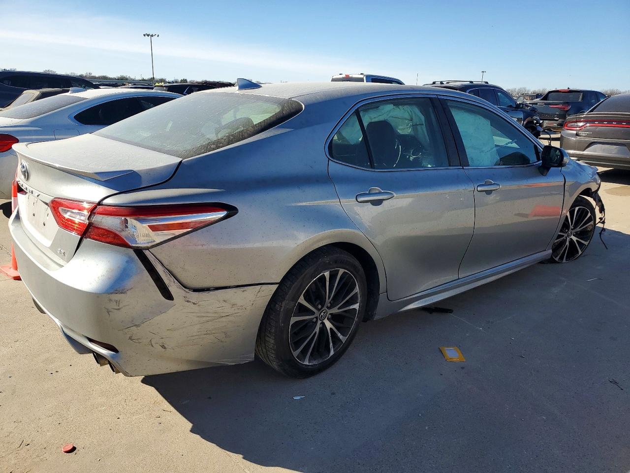2020 TOYOTA CAMRY SE photo 5