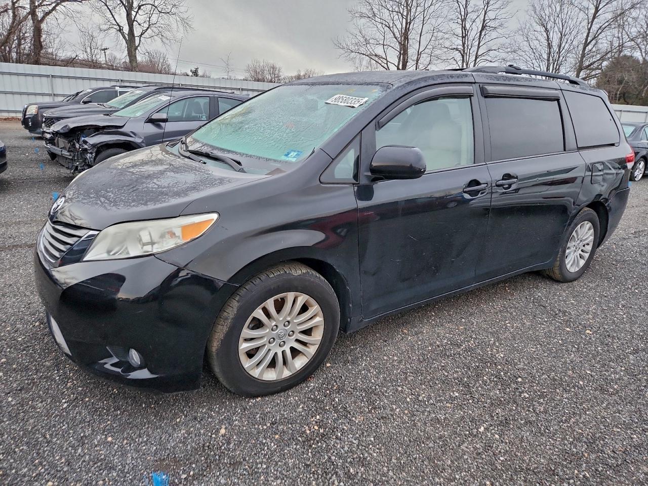 2014 TOYOTA SIENNA