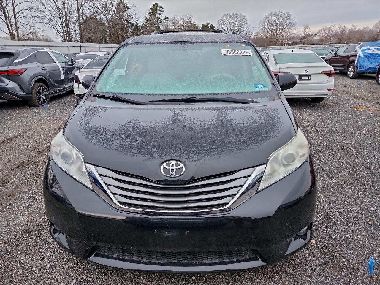 2014 TOYOTA SIENNA XLE photo 5