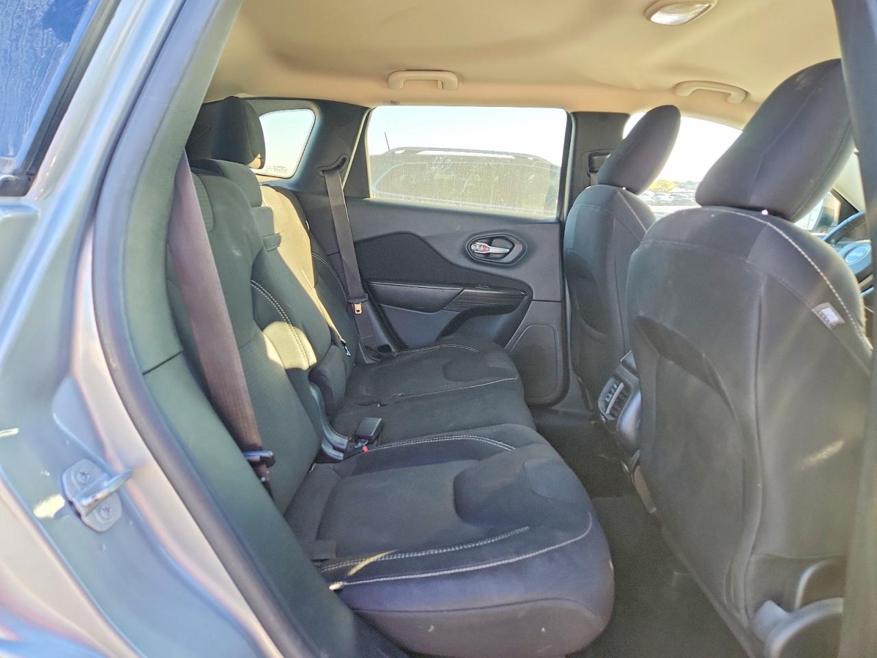 2015 JEEP CHEROKEE LATITUDE photo 11