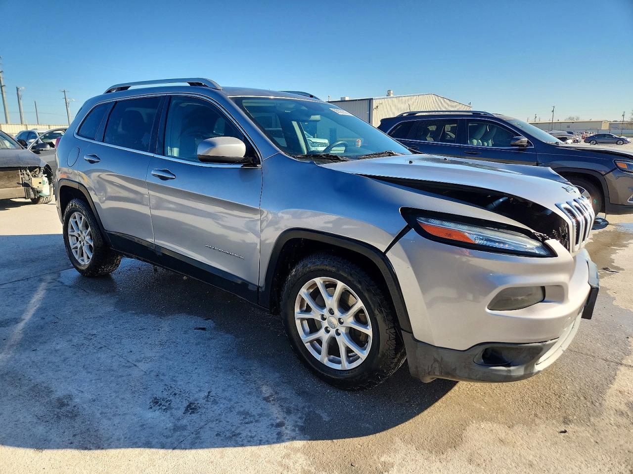 2015 JEEP CHEROKEE LATITUDE photo 4