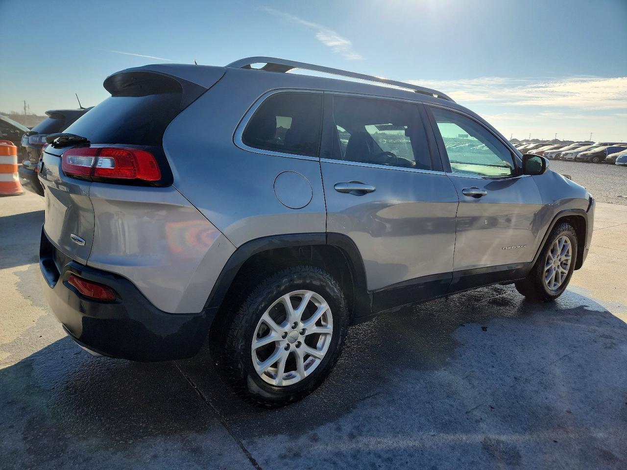 2015 JEEP CHEROKEE LATITUDE photo 3