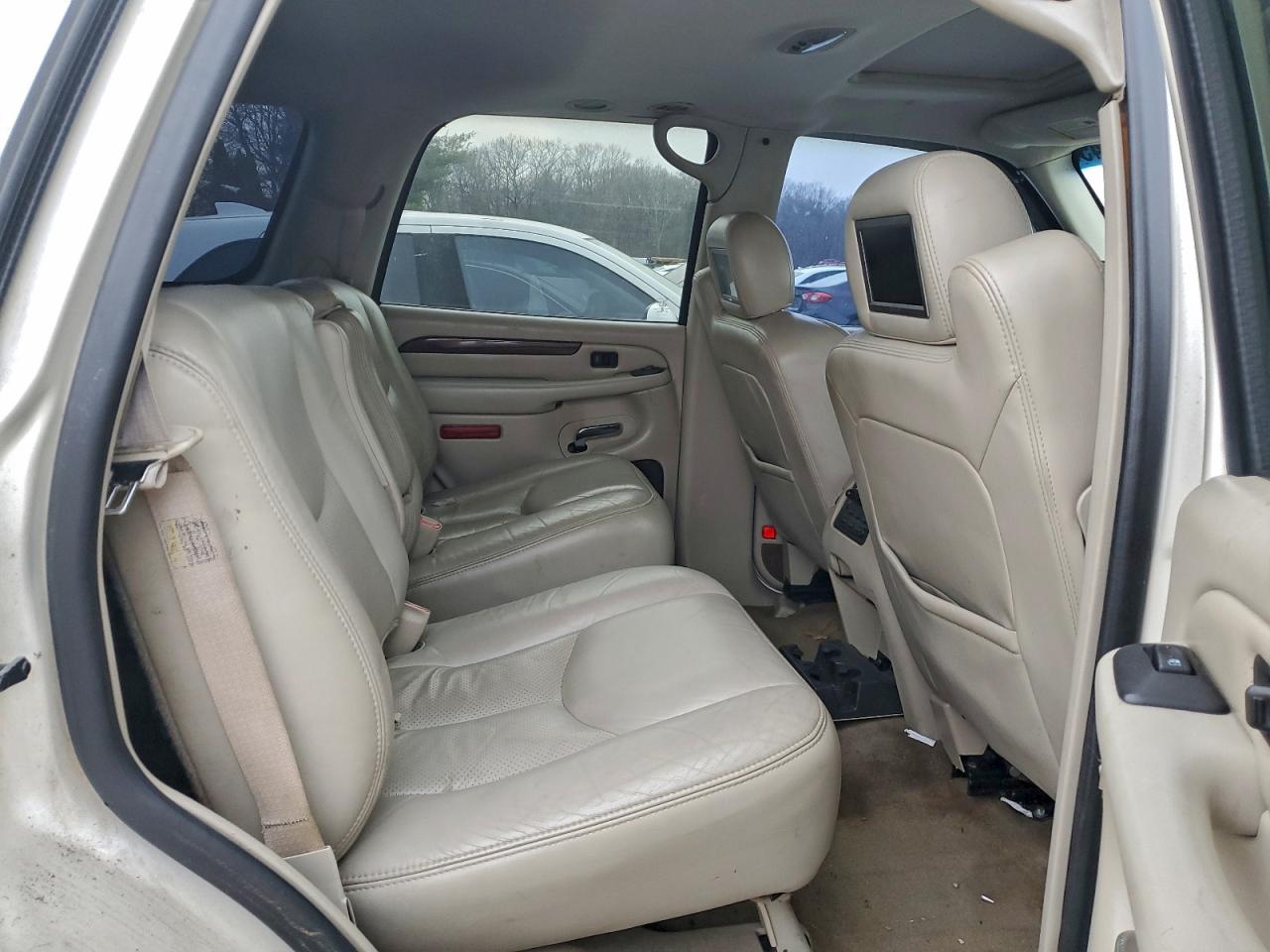 2004 CADILLAC ESCALADE photo 10