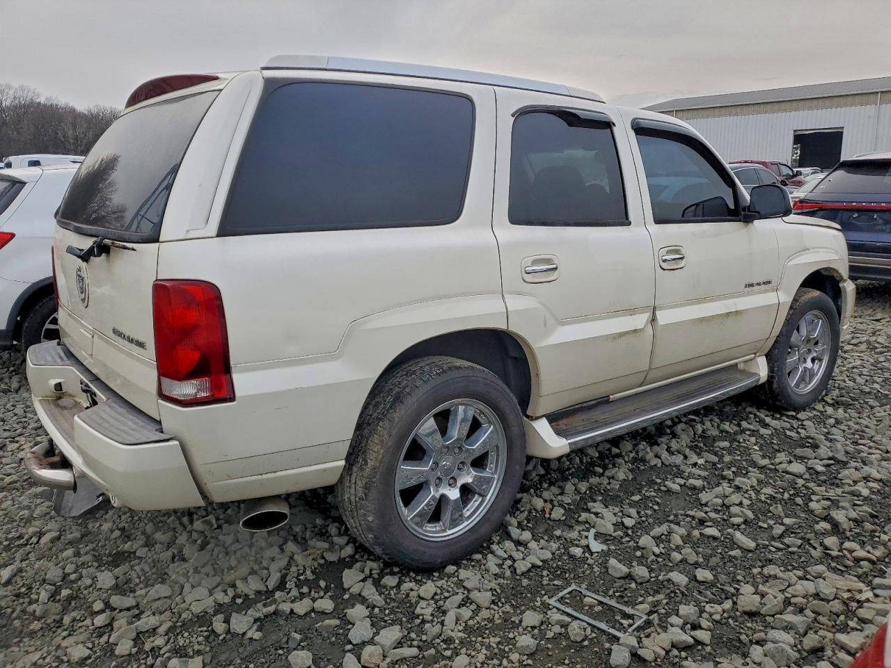 2004 CADILLAC ESCALADE photo 3