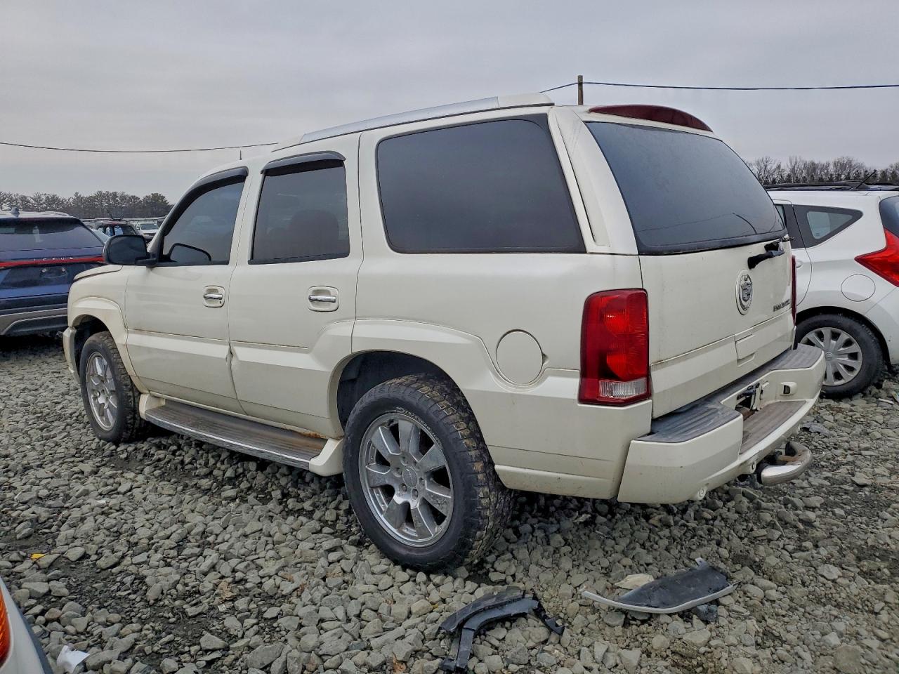 2004 CADILLAC ESCALADE photo 2