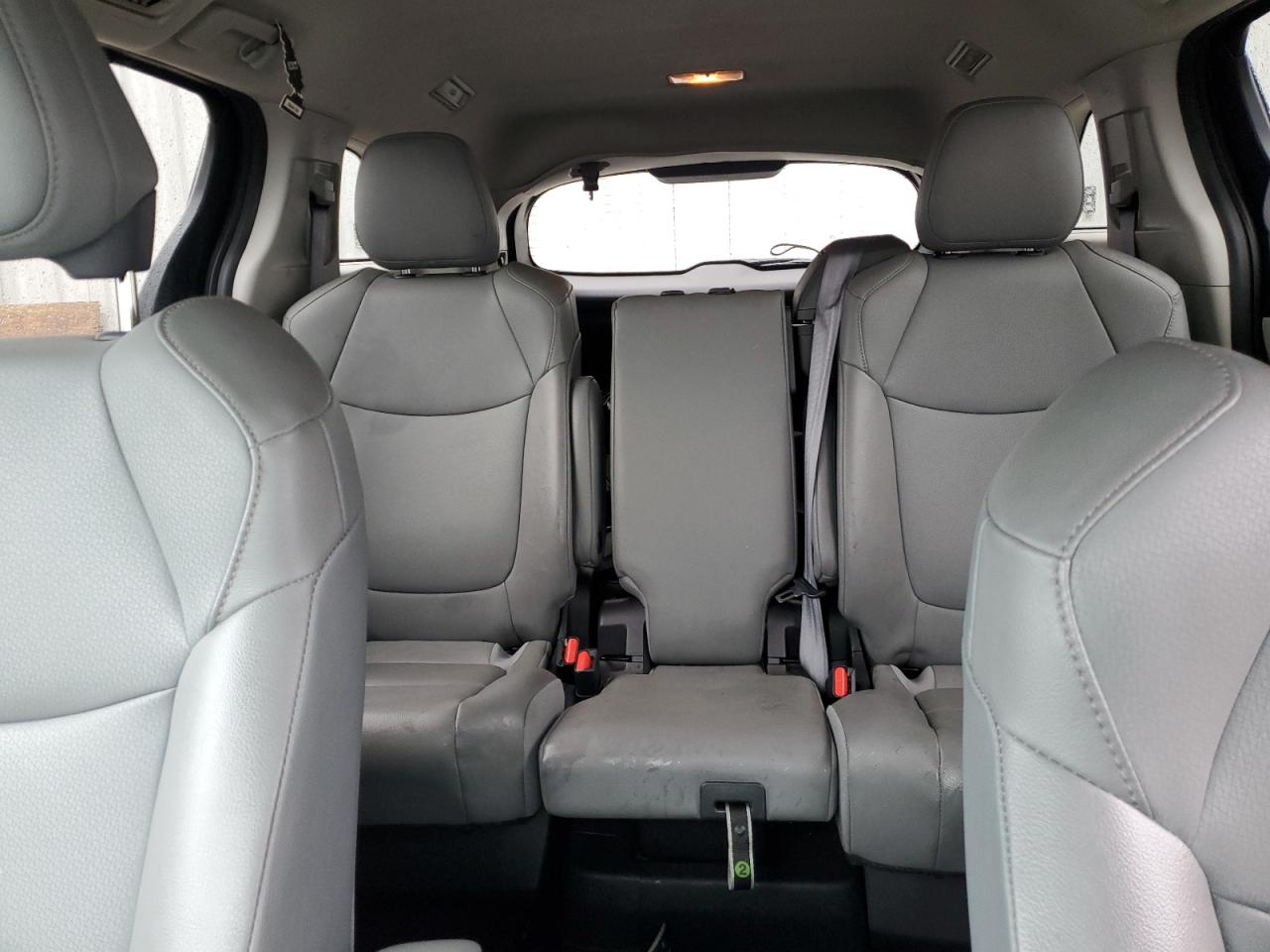 2022 TOYOTA SIENNA XLE photo 10