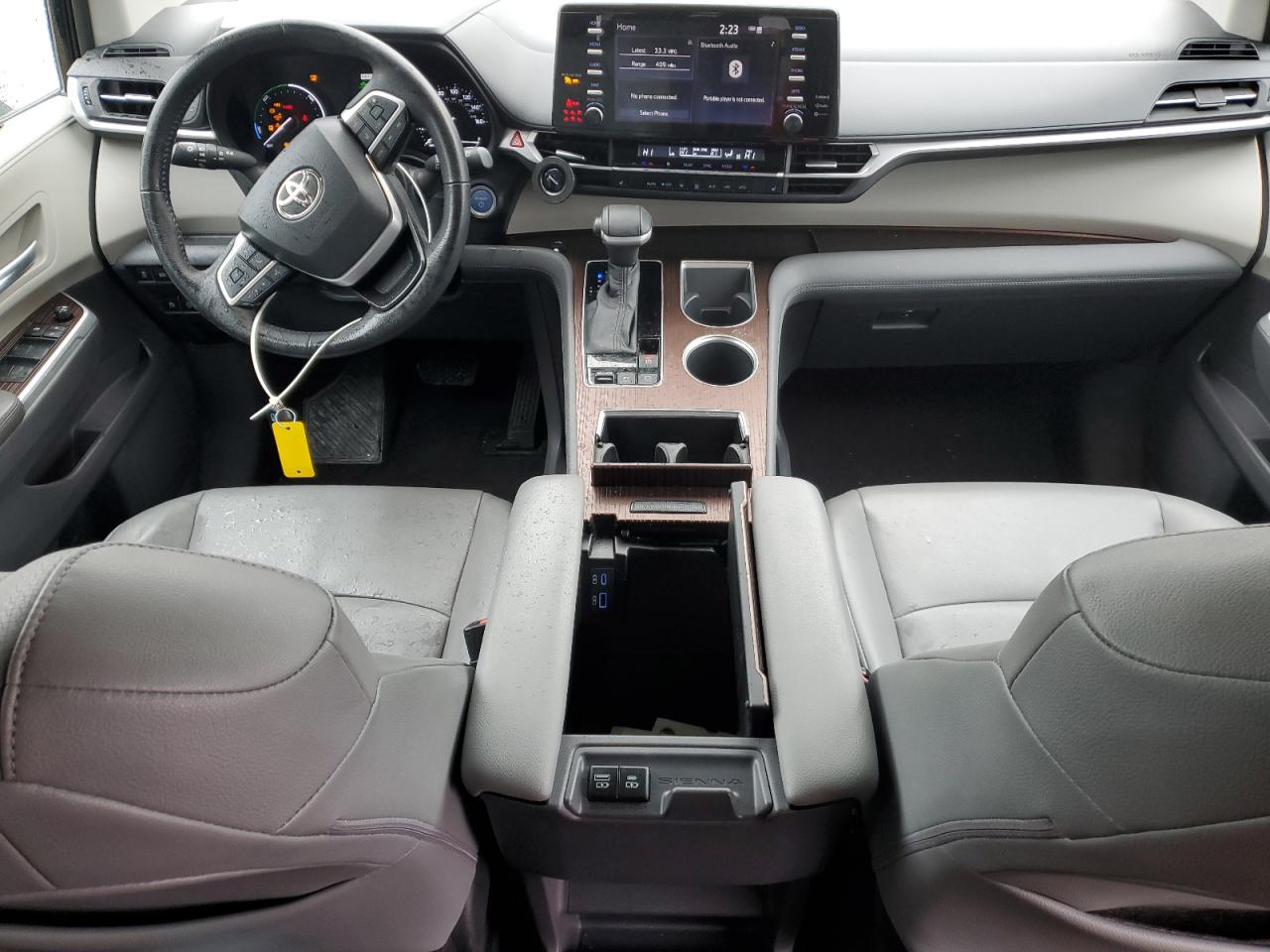 2022 TOYOTA SIENNA XLE photo 8