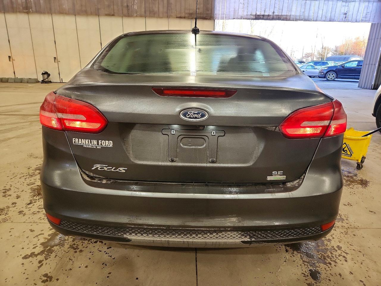 2017 FORD FOCUS SE photo 6