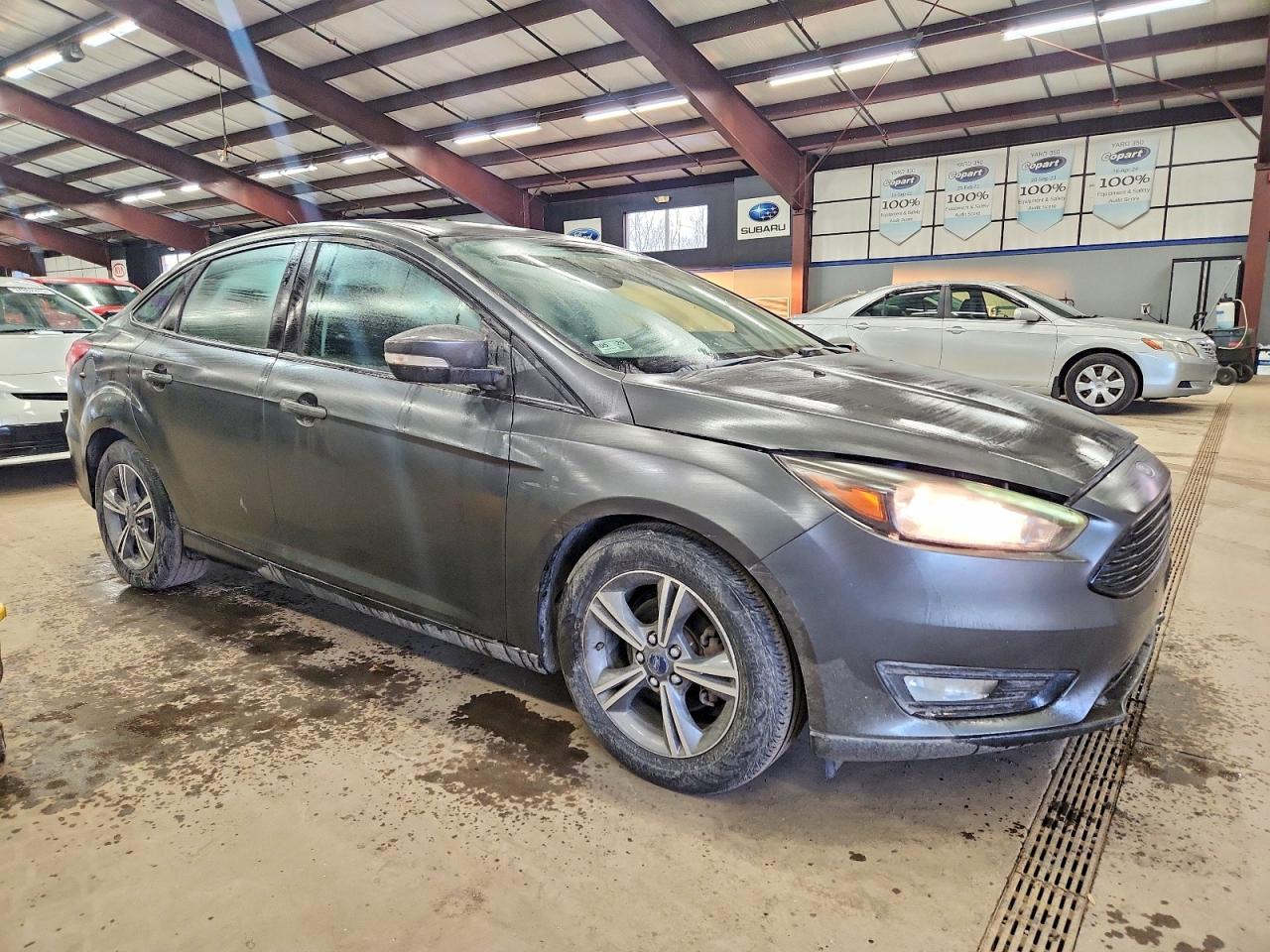 2017 FORD FOCUS SE photo 4