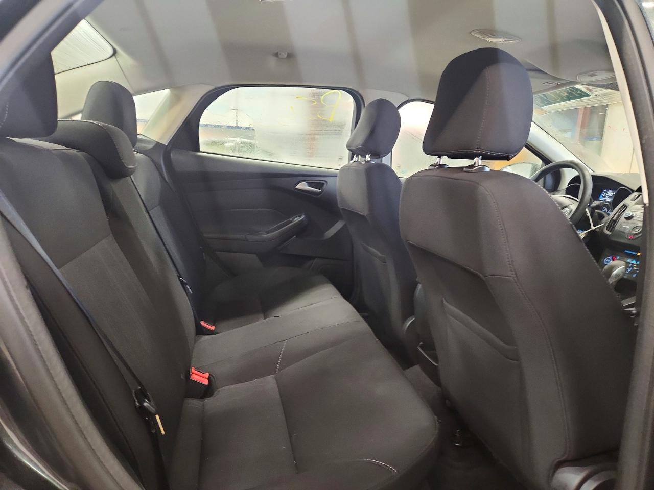 2017 FORD FOCUS SE photo 10