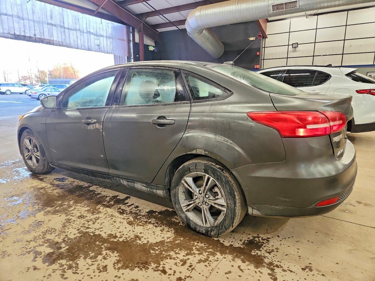 2017 FORD FOCUS SE photo 2