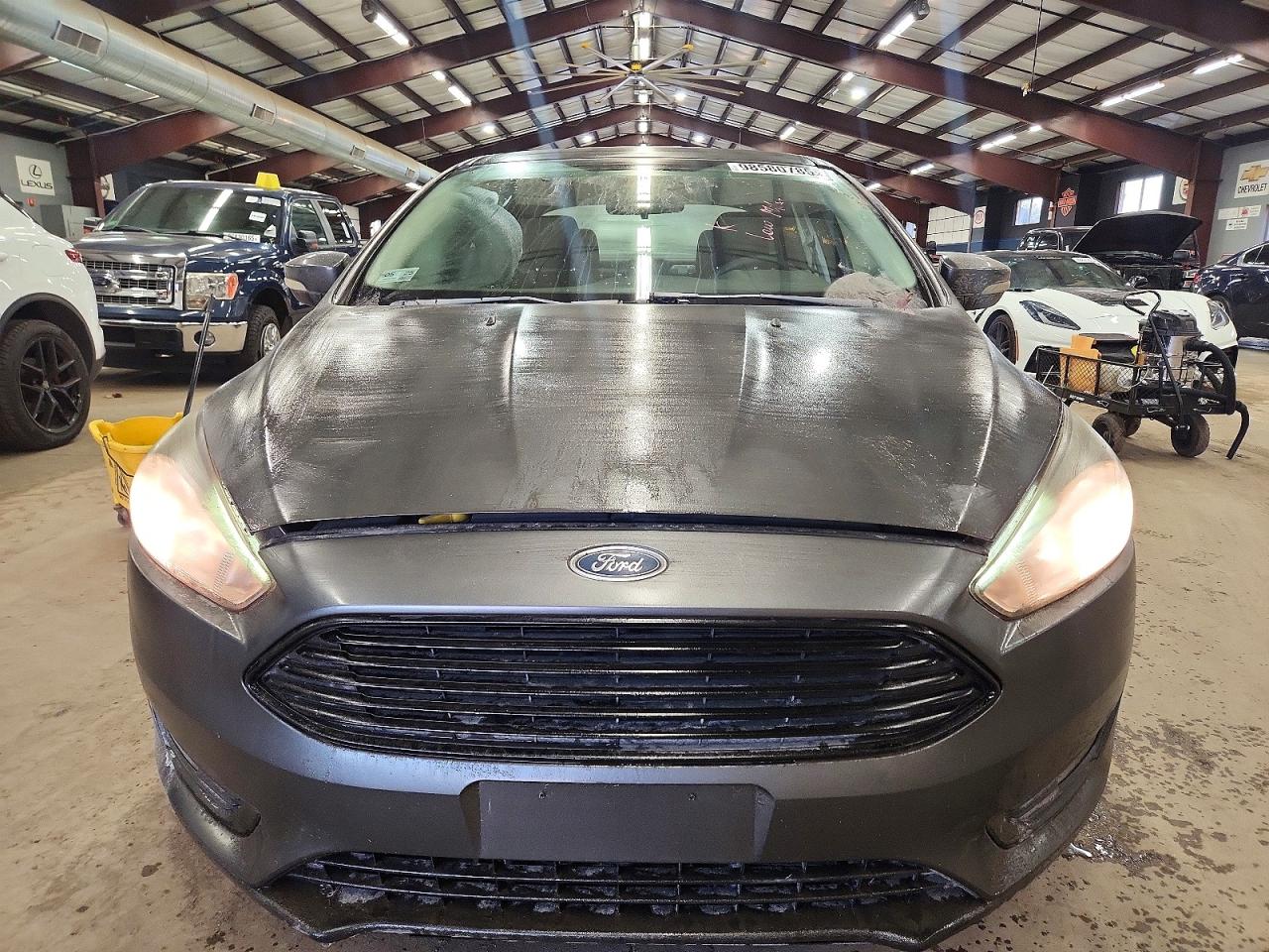 2017 FORD FOCUS SE photo 5