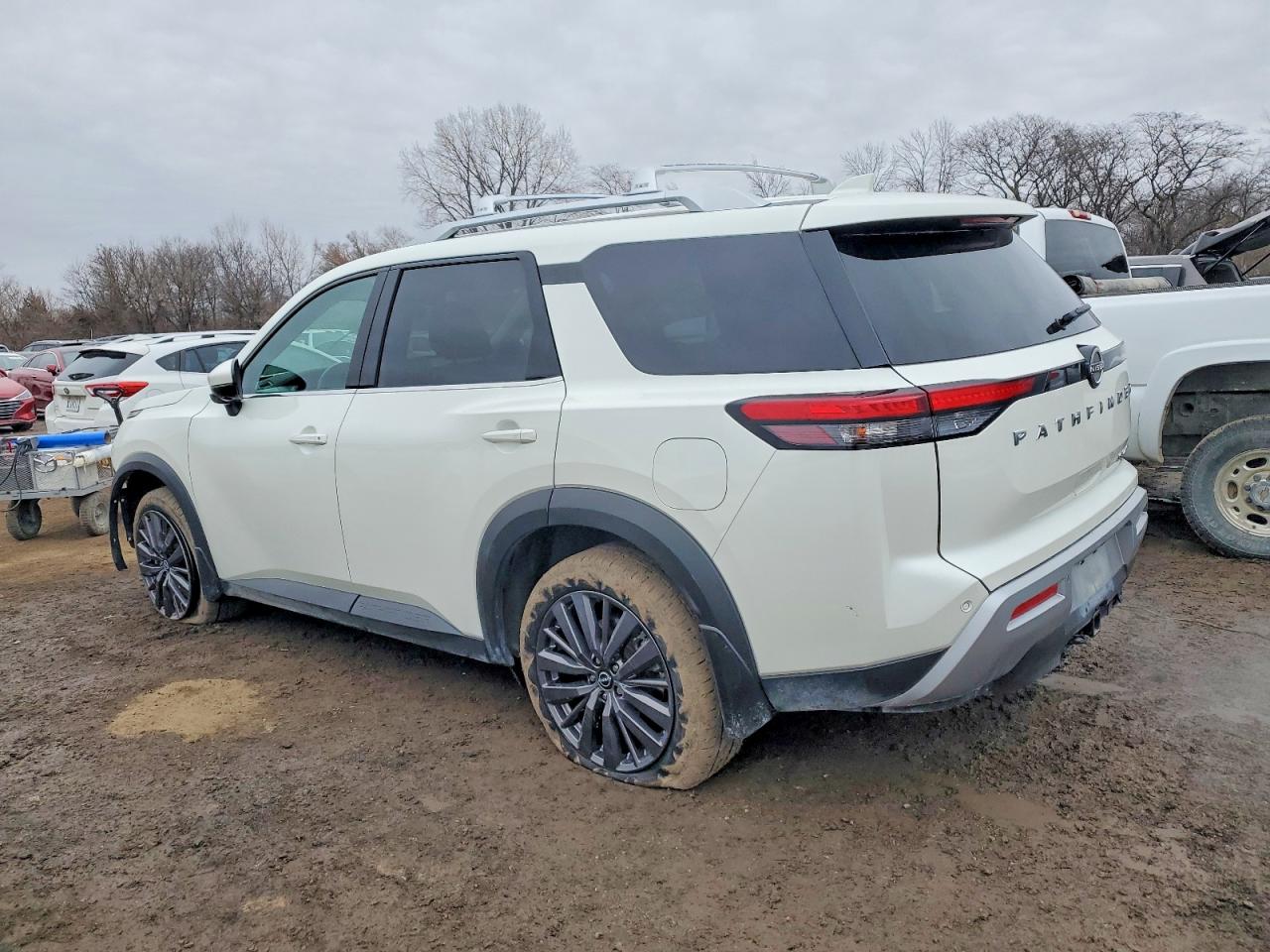 2023 NISSAN PATHFINDER SL photo 2