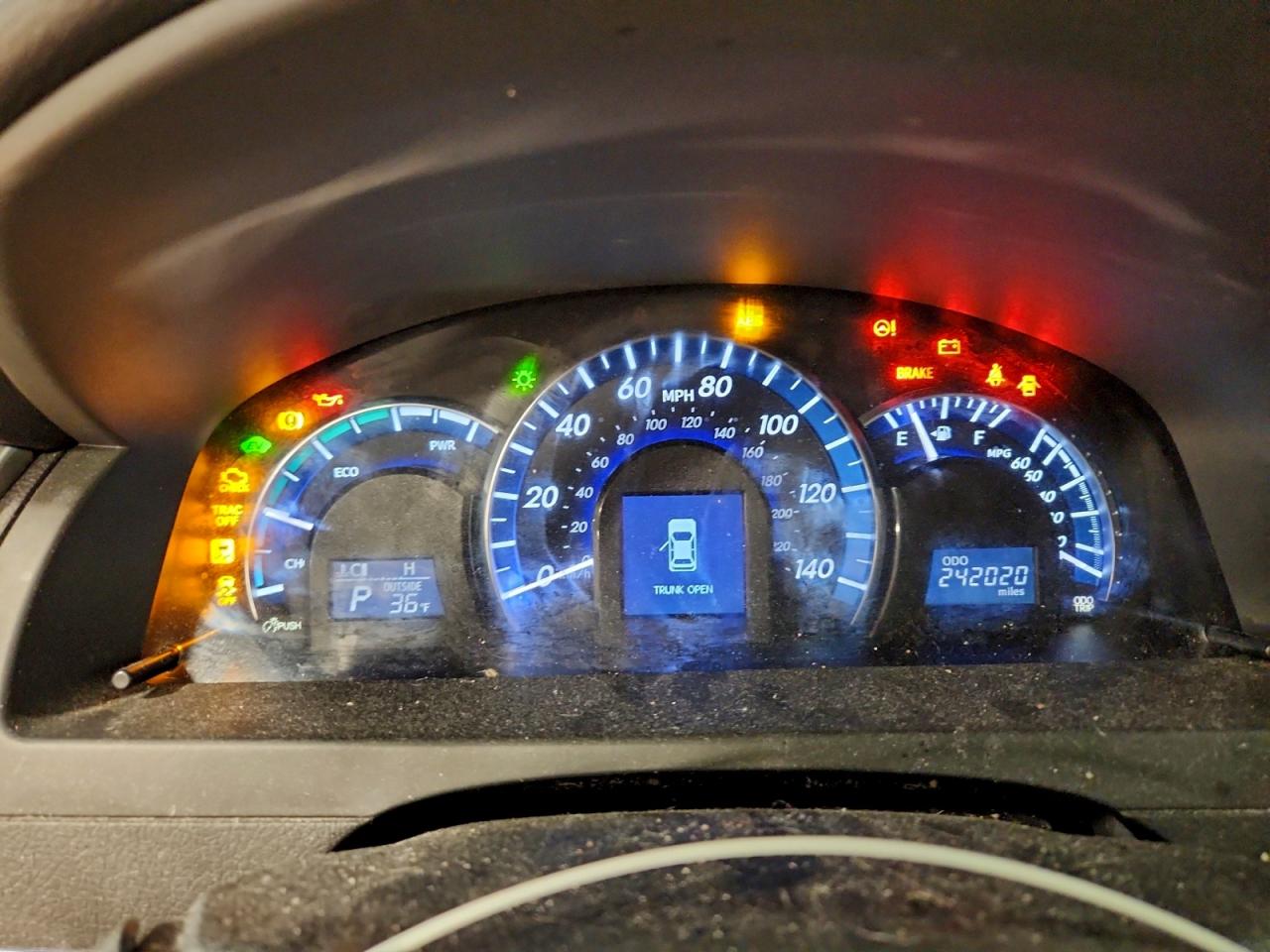 2012 TOYOTA CAMRY HYBRID photo 9