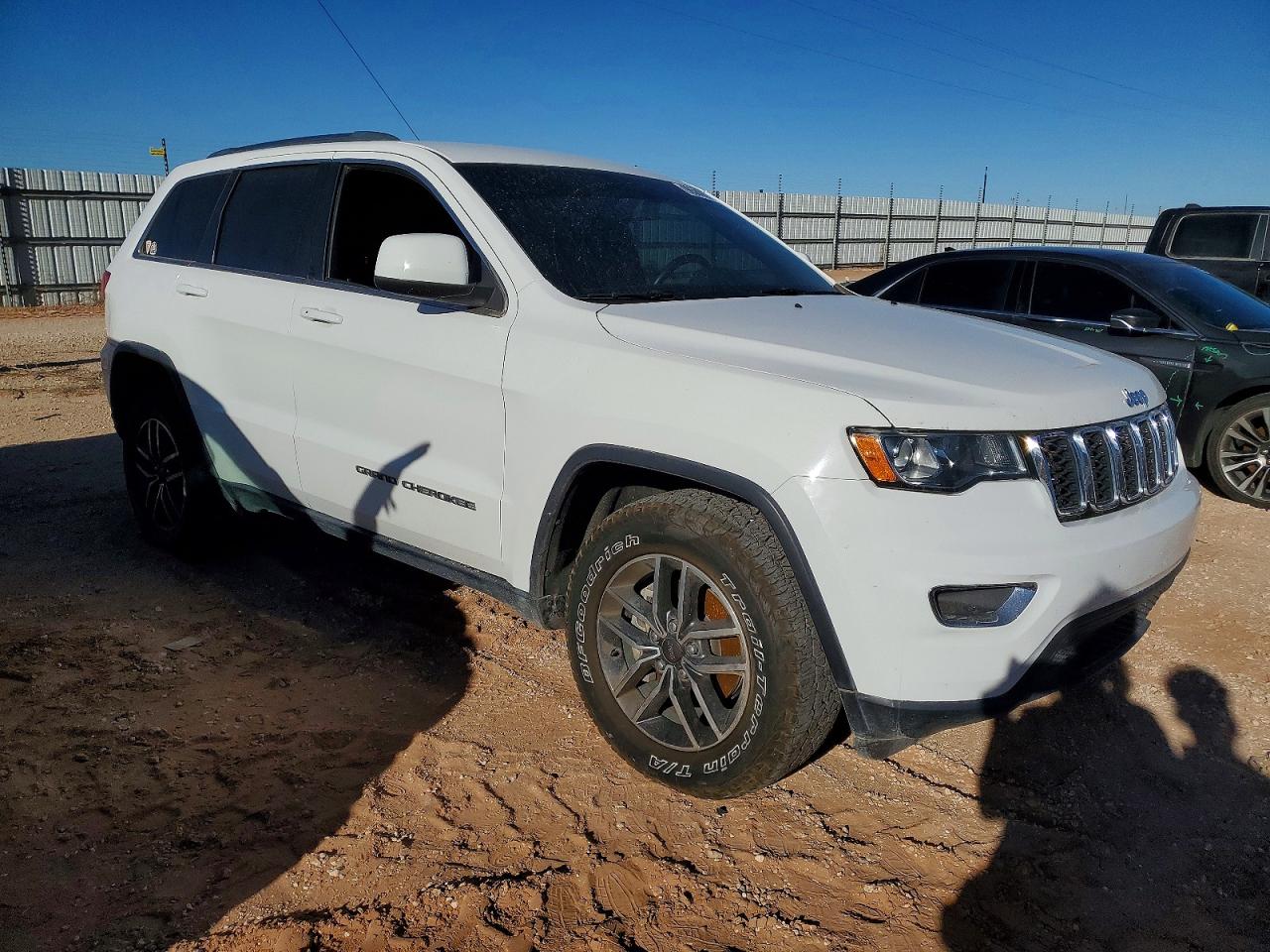 2019 JEEP GRAND CHEROKEE LAREDO photo 4