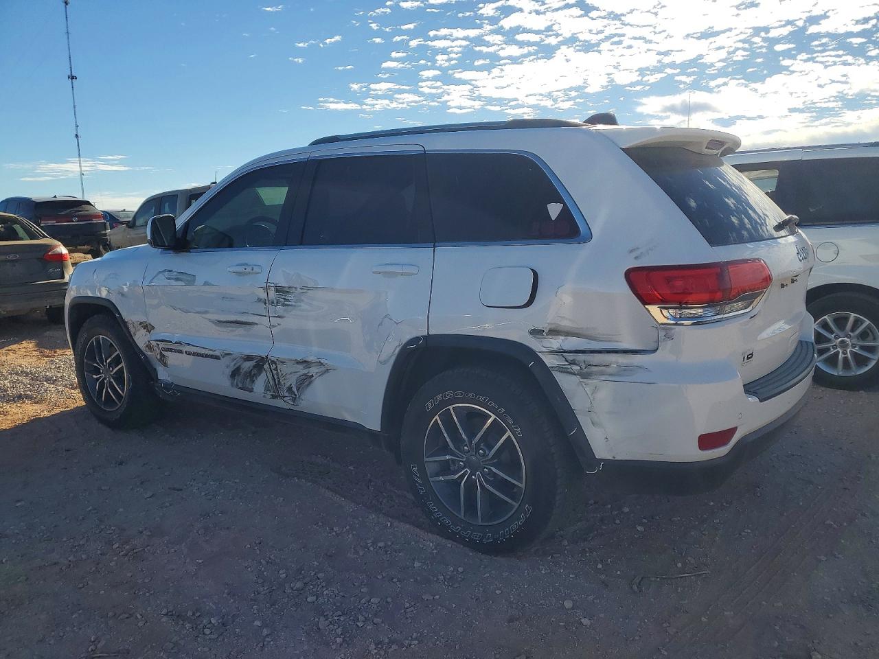 2019 JEEP GRAND CHEROKEE LAREDO photo 2