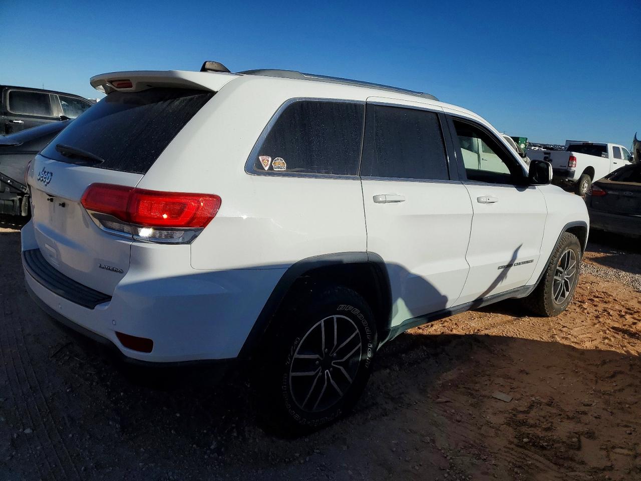 2019 JEEP GRAND CHEROKEE LAREDO photo 3