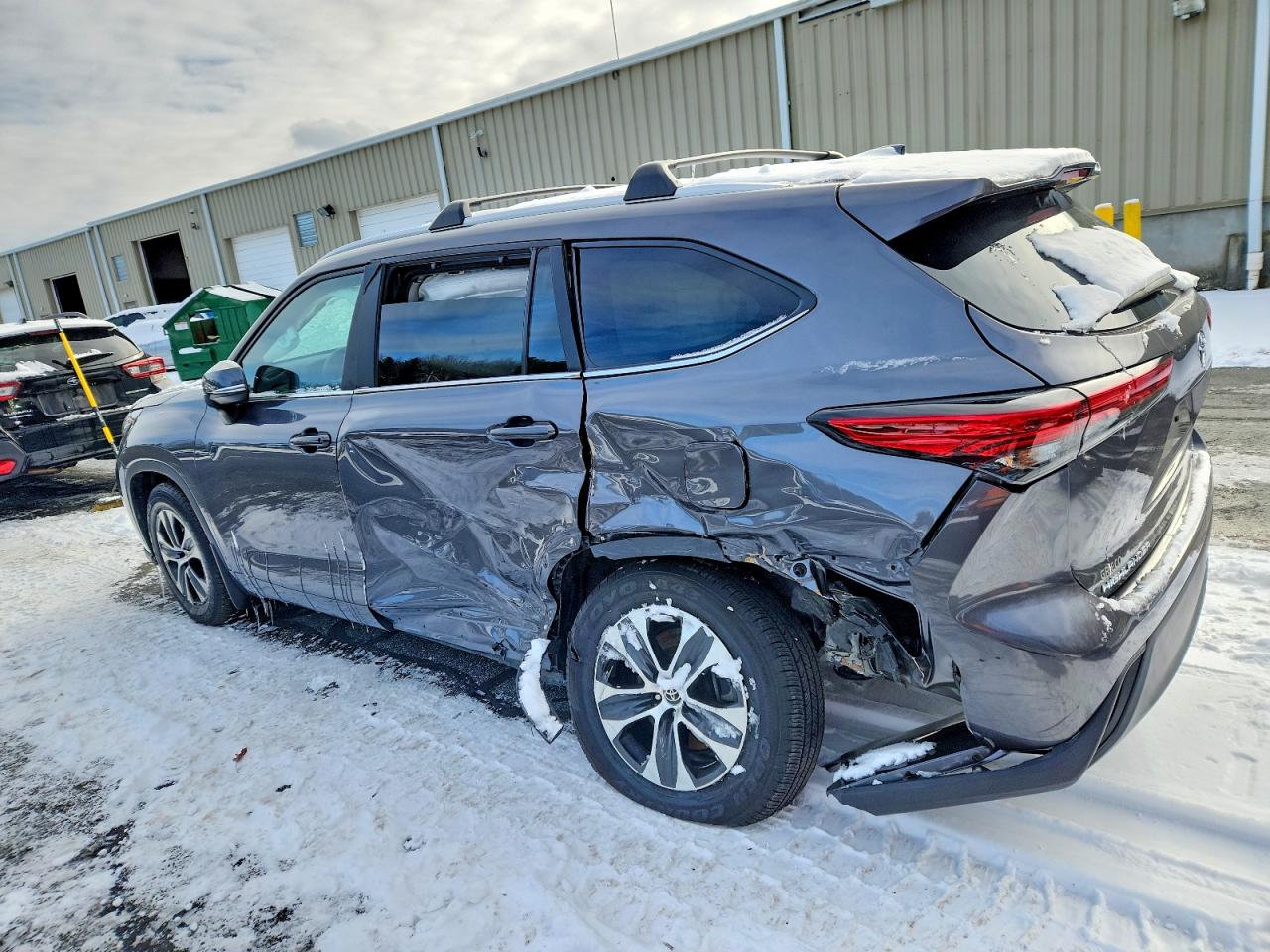 2023 TOYOTA HIGHLANDER L photo 2
