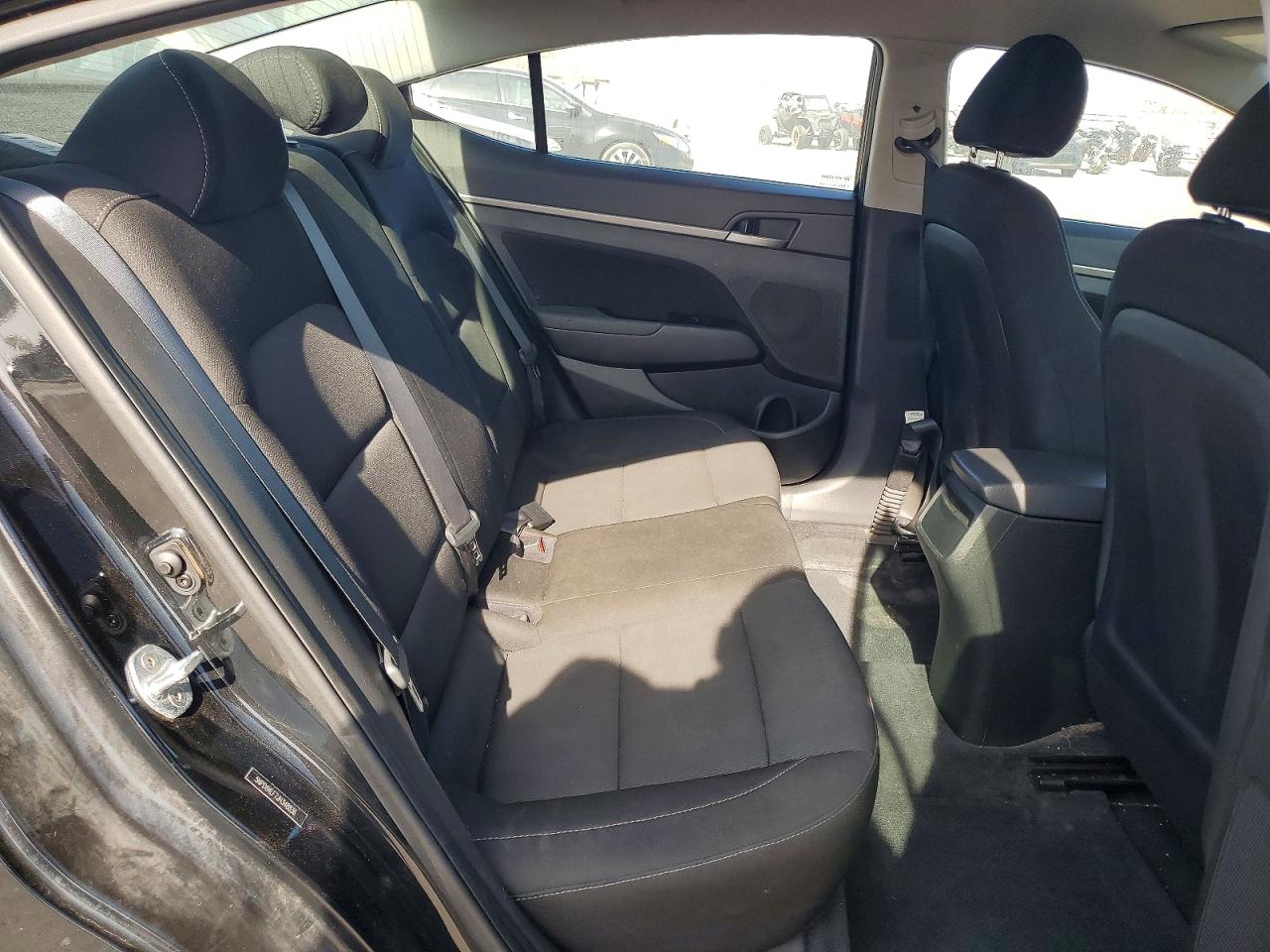 2018 HYUNDAI ELANTRA SEL photo 10