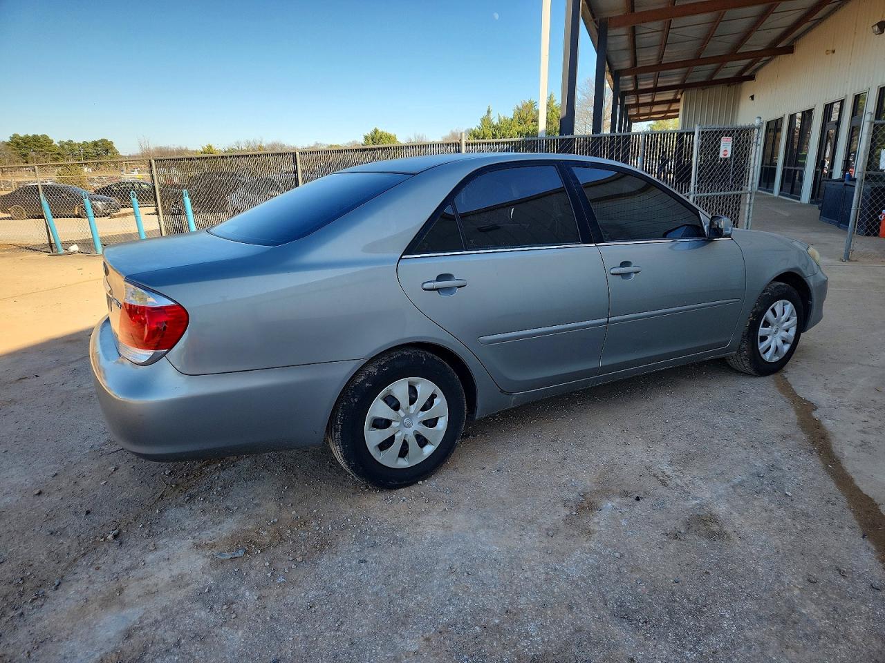 2006 TOYOTA CAMRY LE photo 3