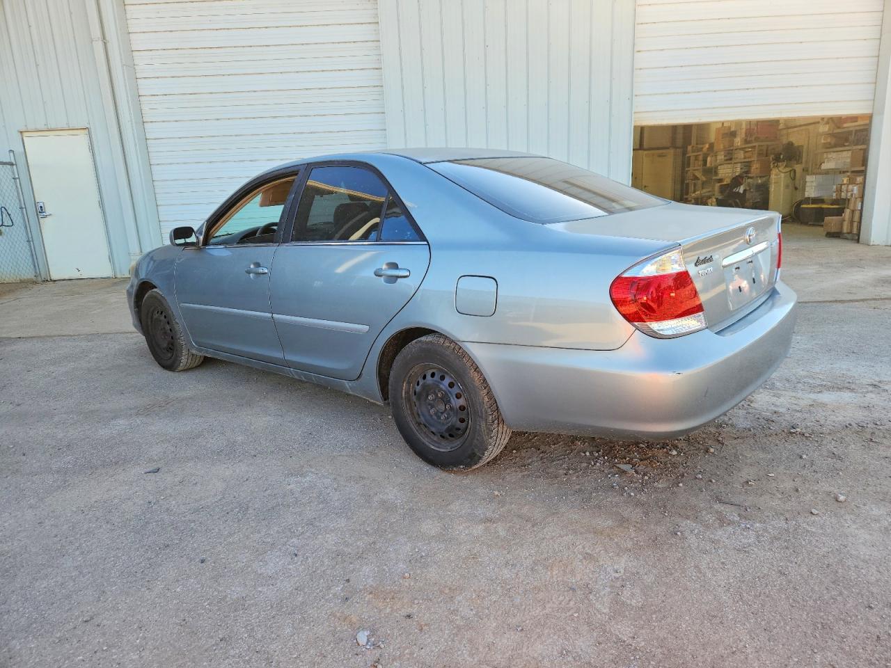 2006 TOYOTA CAMRY LE photo 2