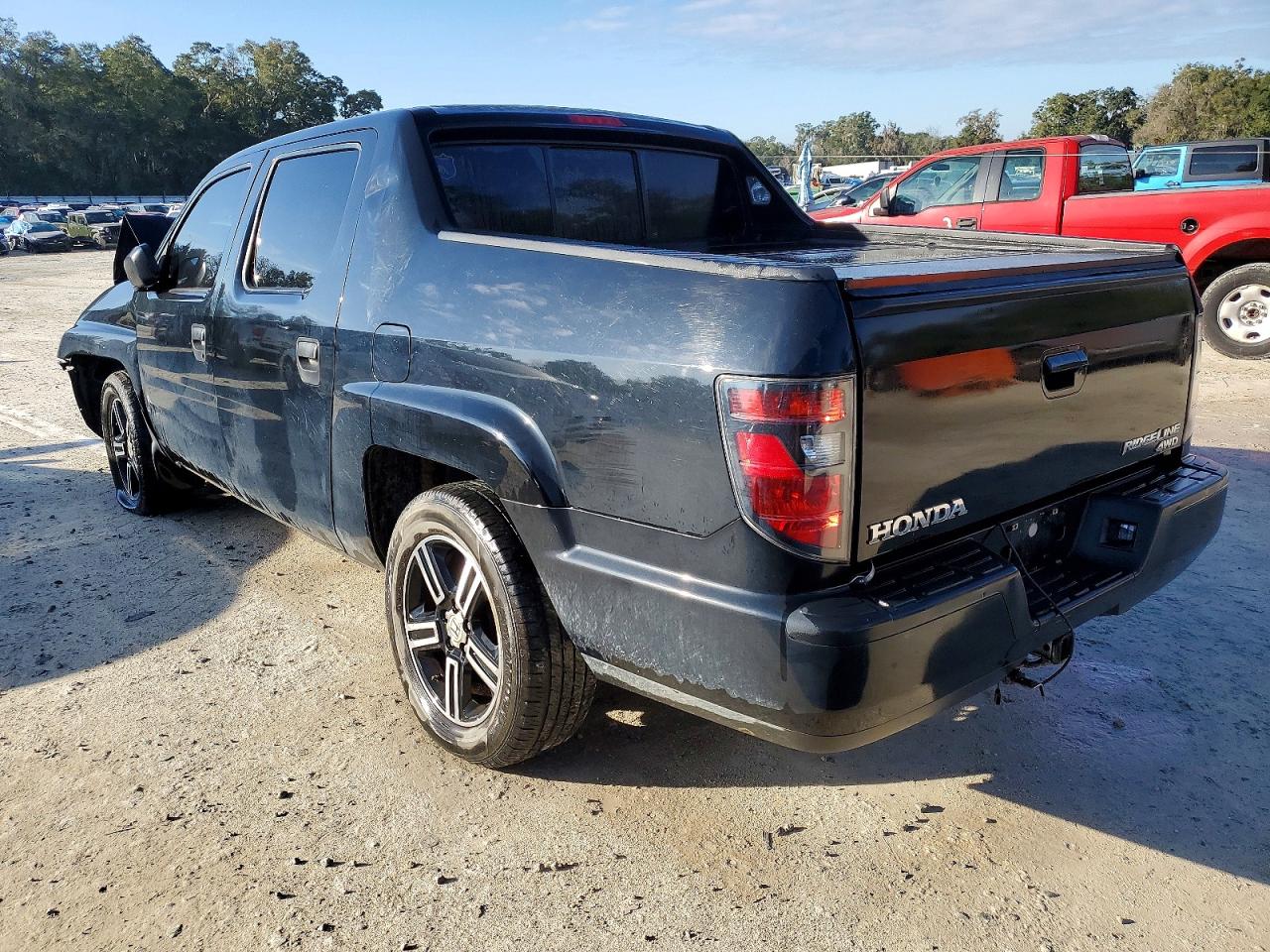 2013 HONDA RIDGELINE SPORT photo 2