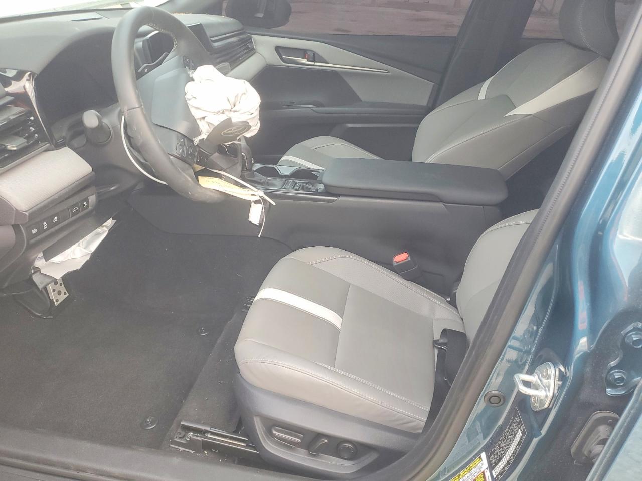 2025 TOYOTA CAMRY XSE photo 7