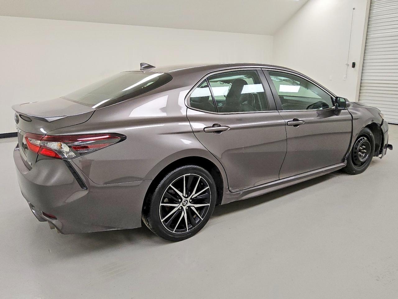2023 TOYOTA CAMRY SE NIGHT SHADE photo 3