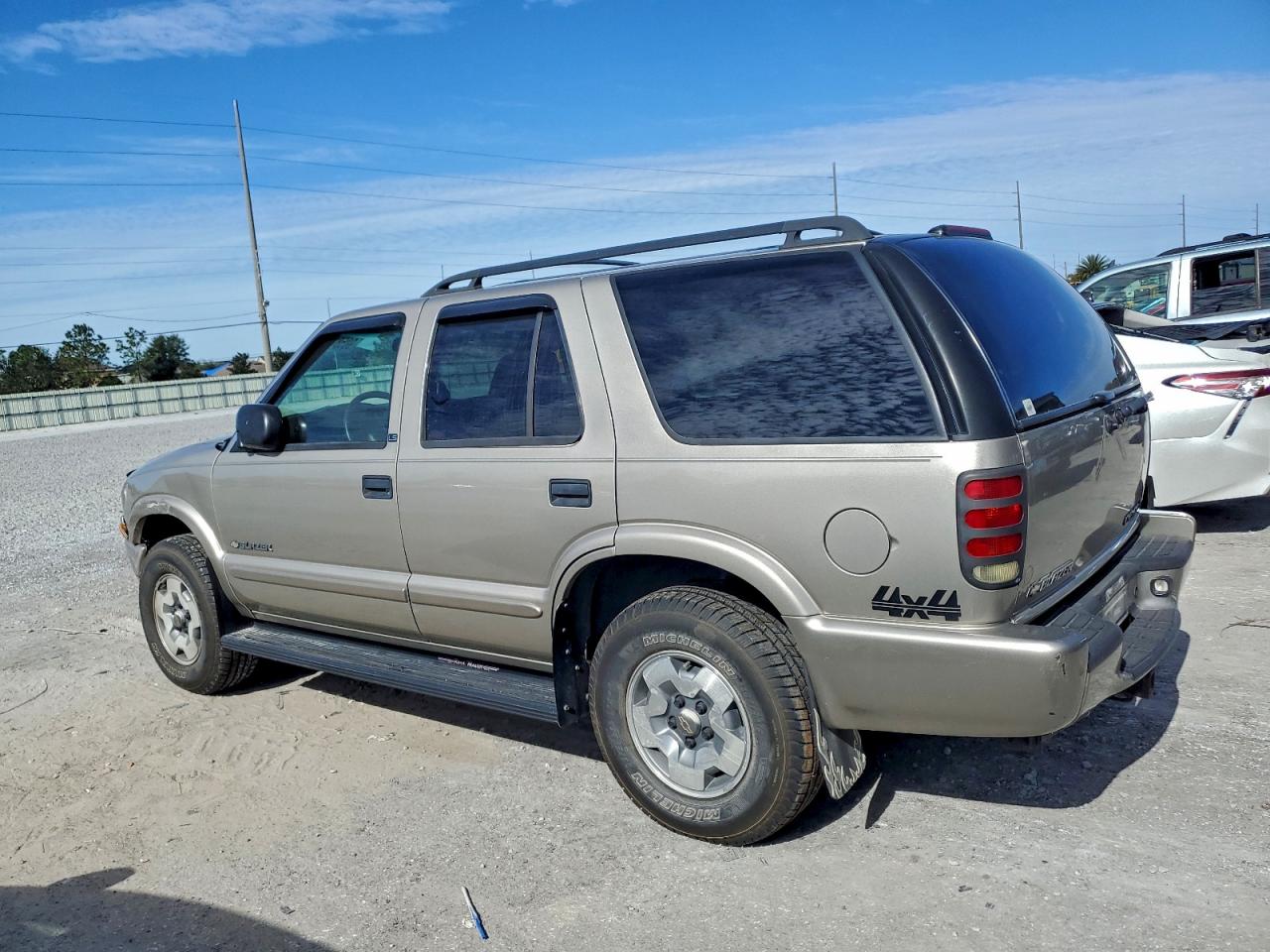 2002 CHEVROLET BLAZER photo 2