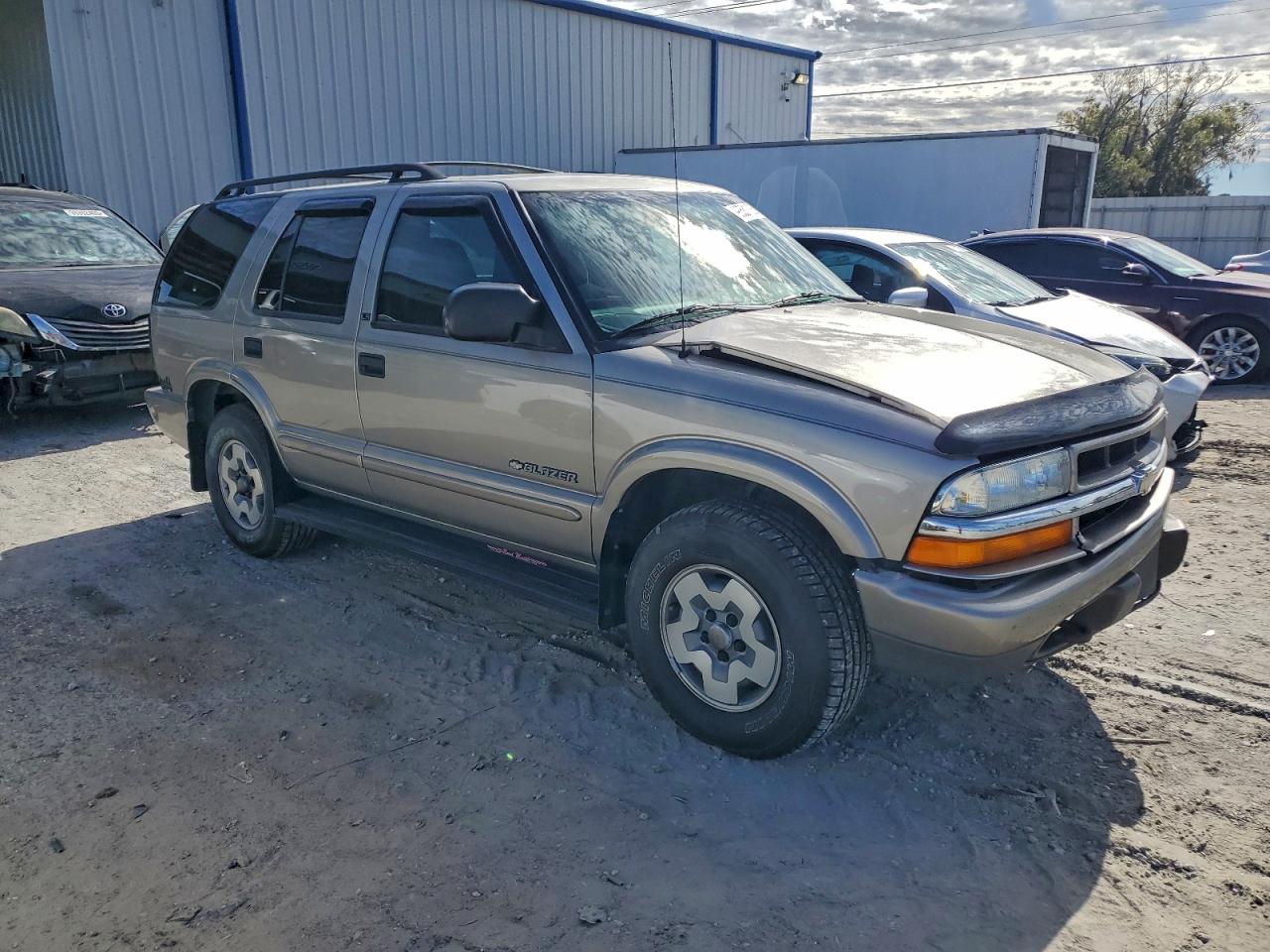 2002 CHEVROLET BLAZER photo 4