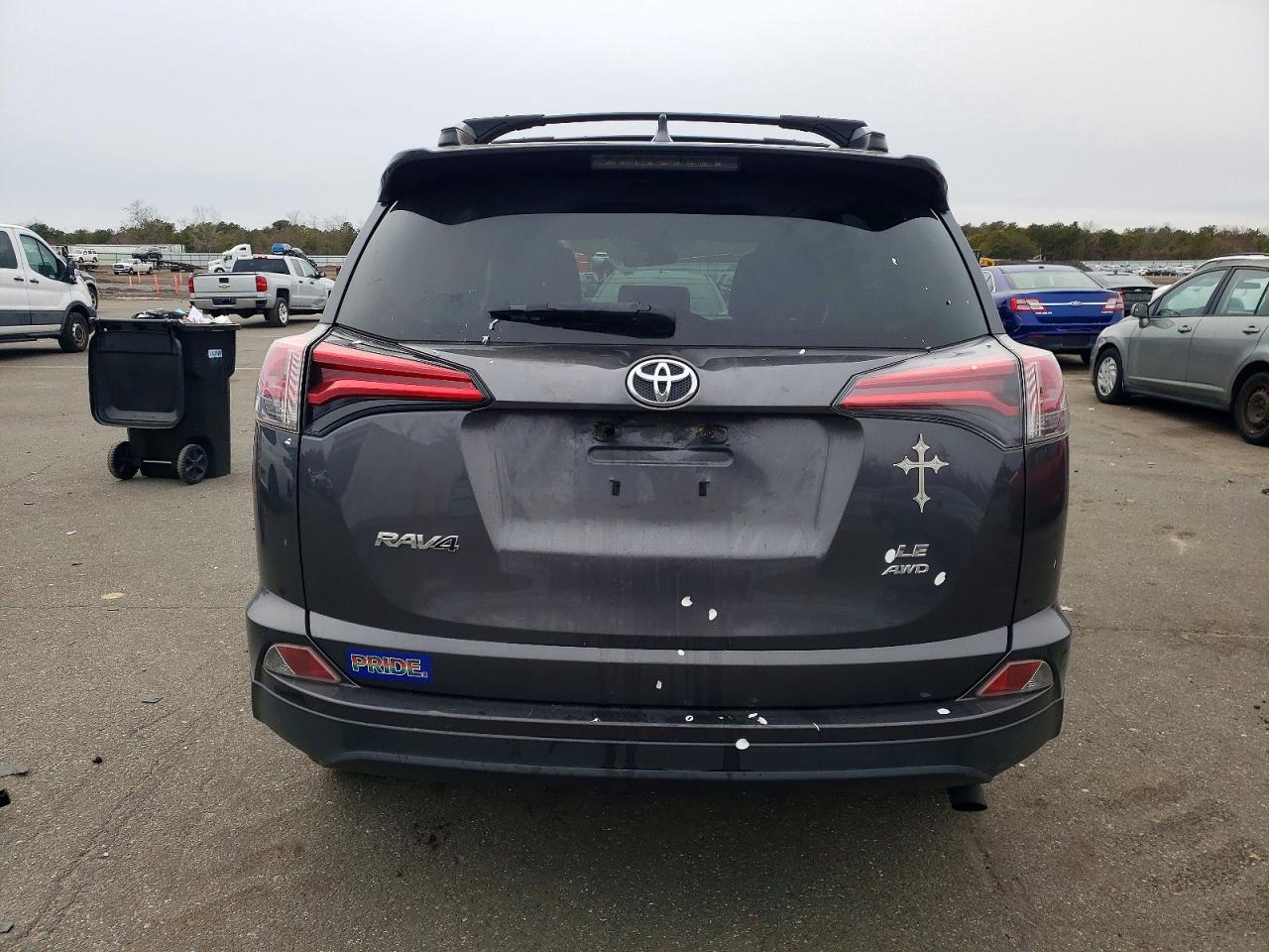 2017 TOYOTA RAV4 LE photo 6